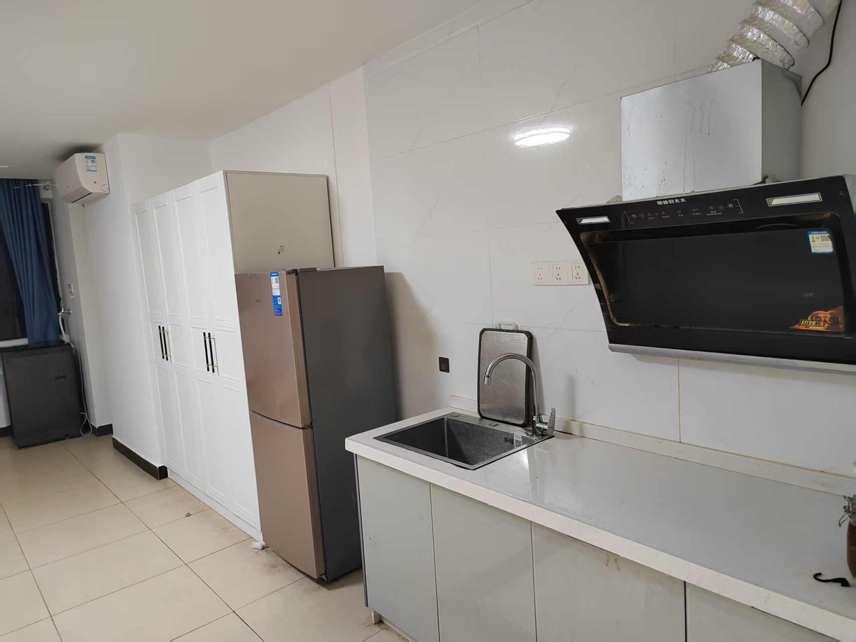 帝国大厦  1室1厅1卫    1300.0元/月室内图