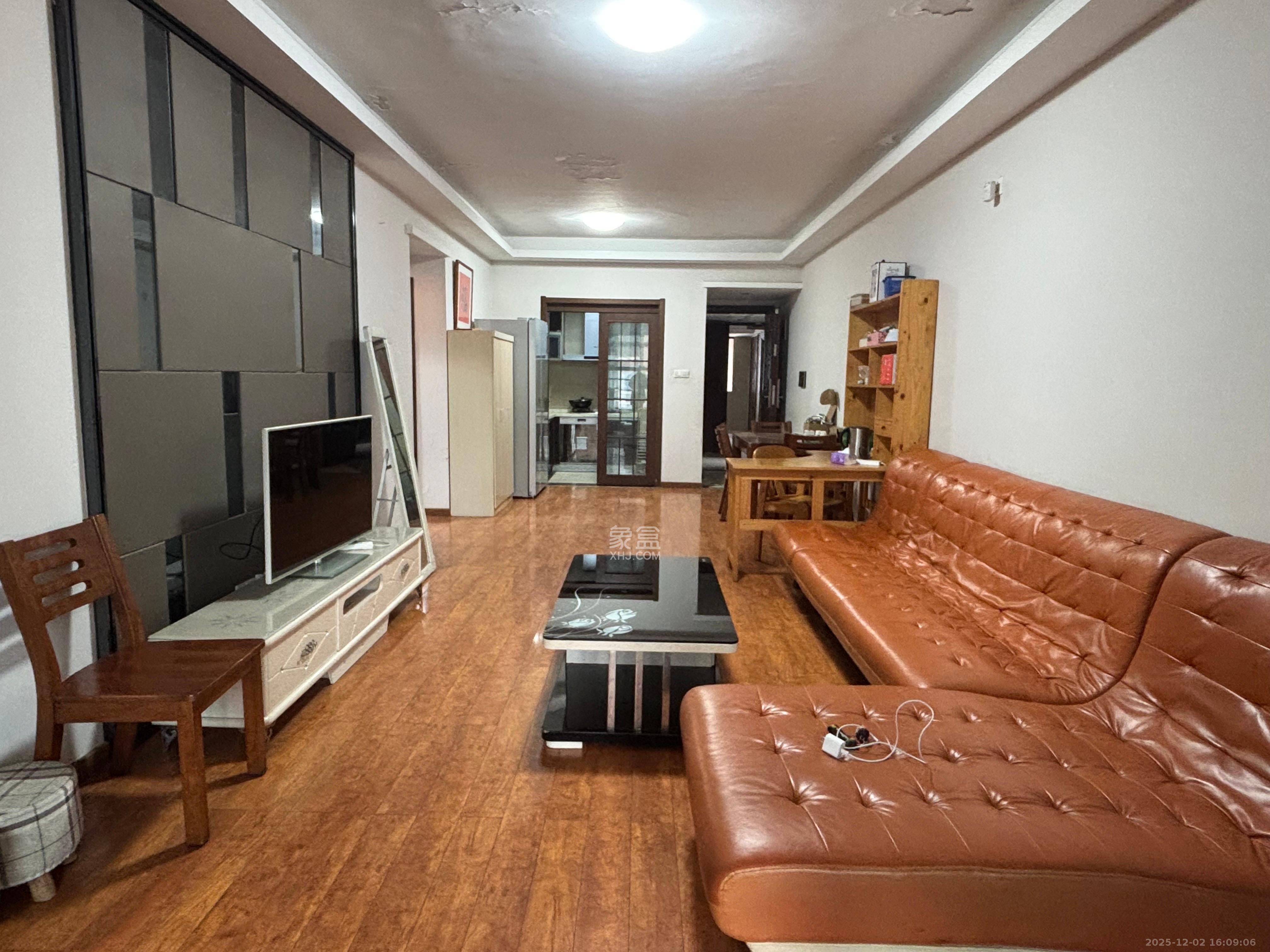 藏珑湖上国际花园  3室2厅2卫    3000.0元/月