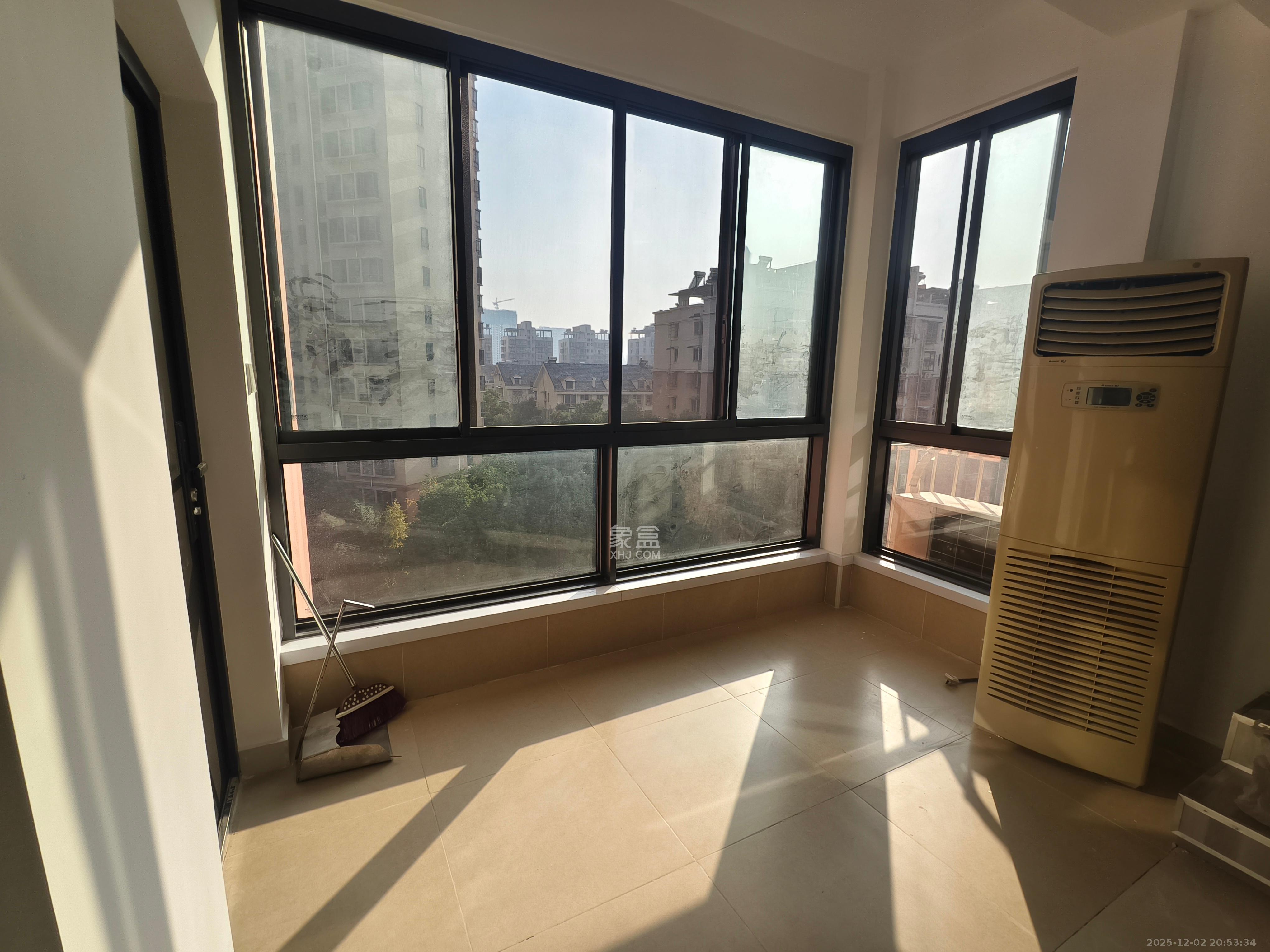 湖开小区(湖南开关厂宿舍)/南大桥社区 3室2厅2卫 2600.0元/月 湖开小区(湖南开关厂宿舍)/南大桥社区 3室2厅2卫 2600.0元/月室内图