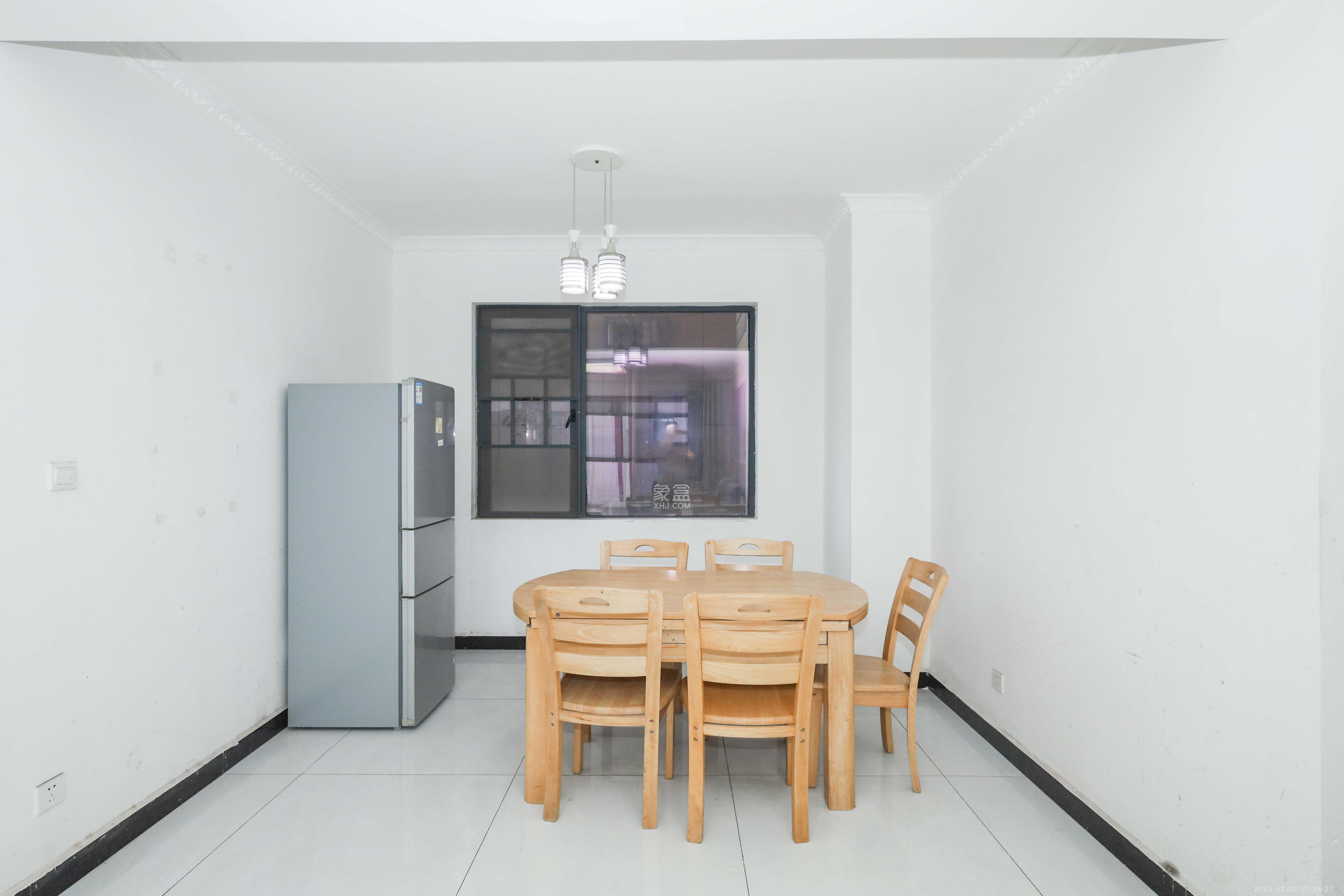 润芳园 4室2厅2卫 110.0万 润芳园 4室2厅2卫 110.0万客厅