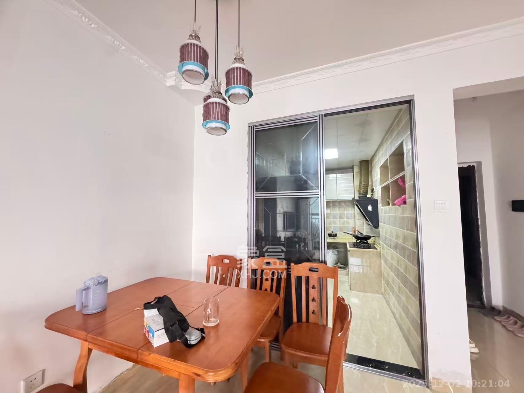 湘腾琴岛 3室2厅1卫 2500.0元/月 湘腾琴岛 3室2厅1卫 2500.0元/月室内图