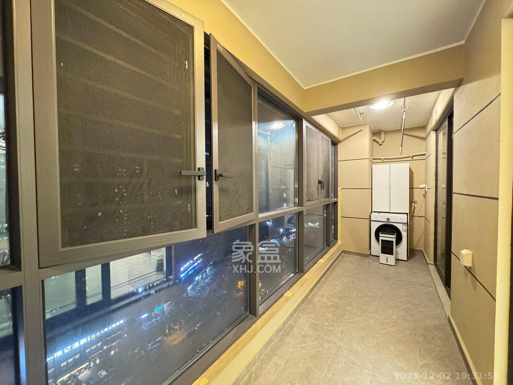 龙湖铂金中心(龙湖春江郦城) 3室2厅2卫 4100.0元/月 龙湖铂金中心(龙湖春江郦城) 3室2厅2卫 4100.0元/月室内图