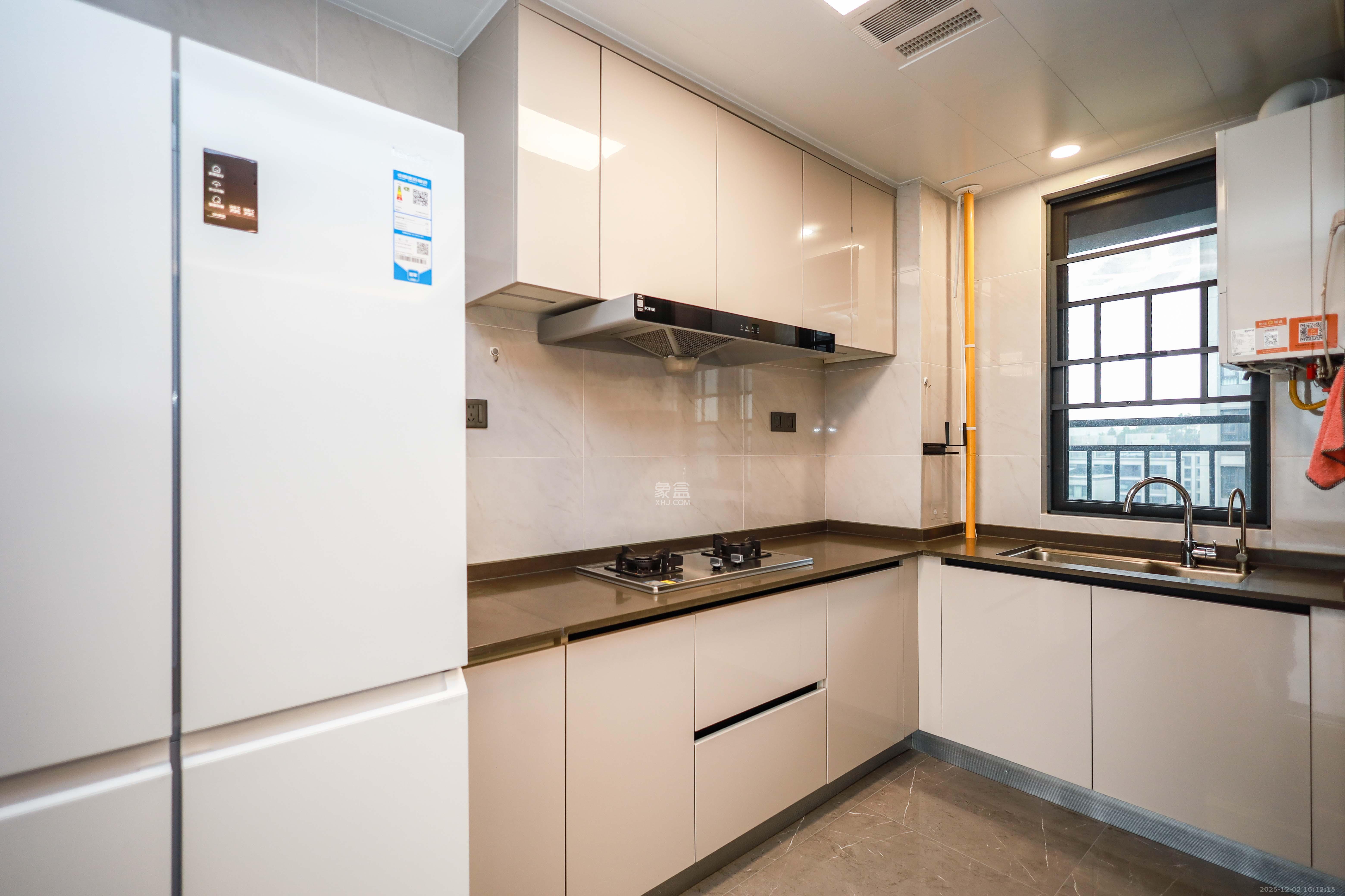 龙湖舜山府  4室2厅2卫    250.0万厨房