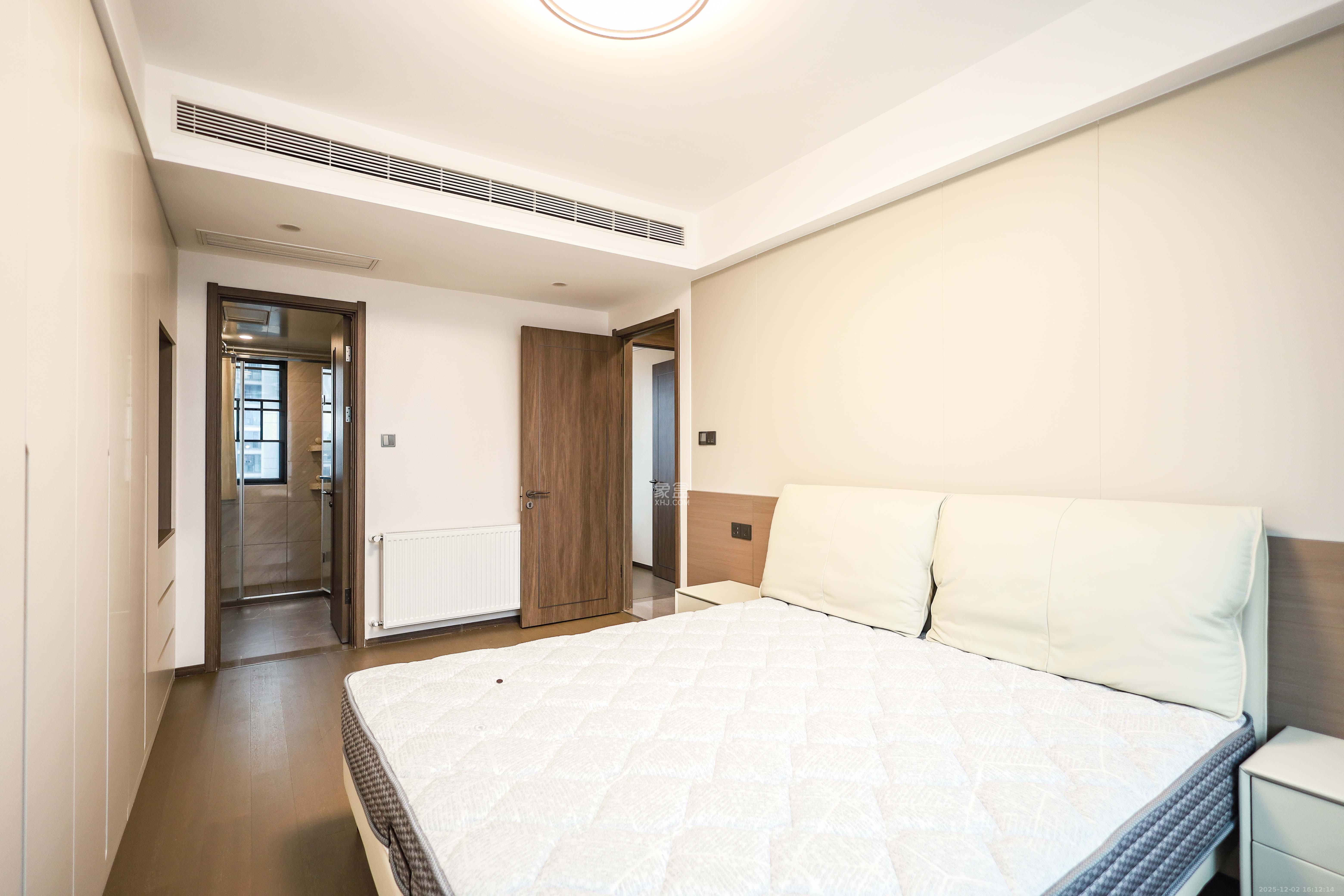 龙湖舜山府  4室2厅2卫    250.0万卧室