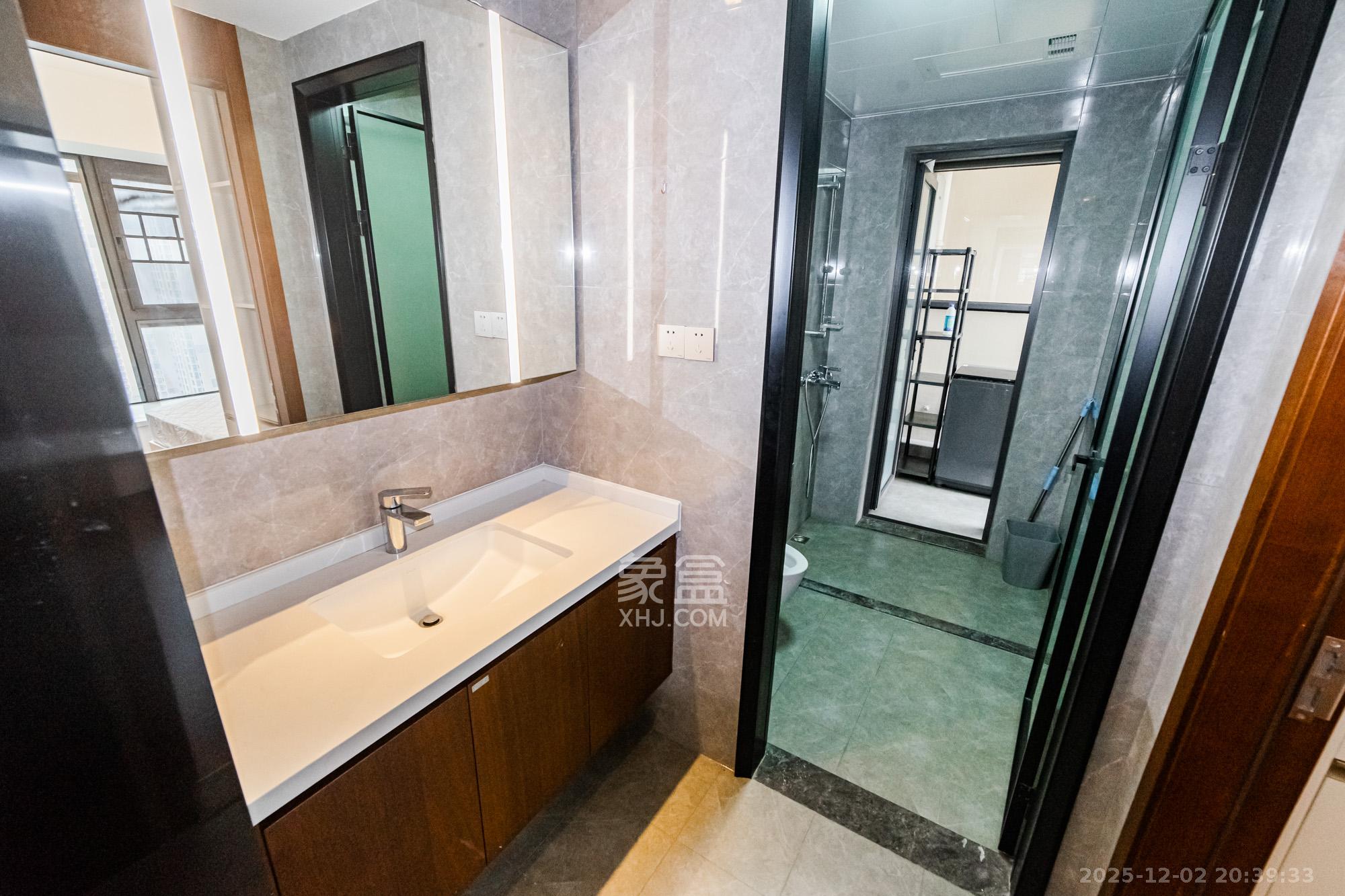 北辰瀚江府  3室2厅2卫    240.0万卫生间