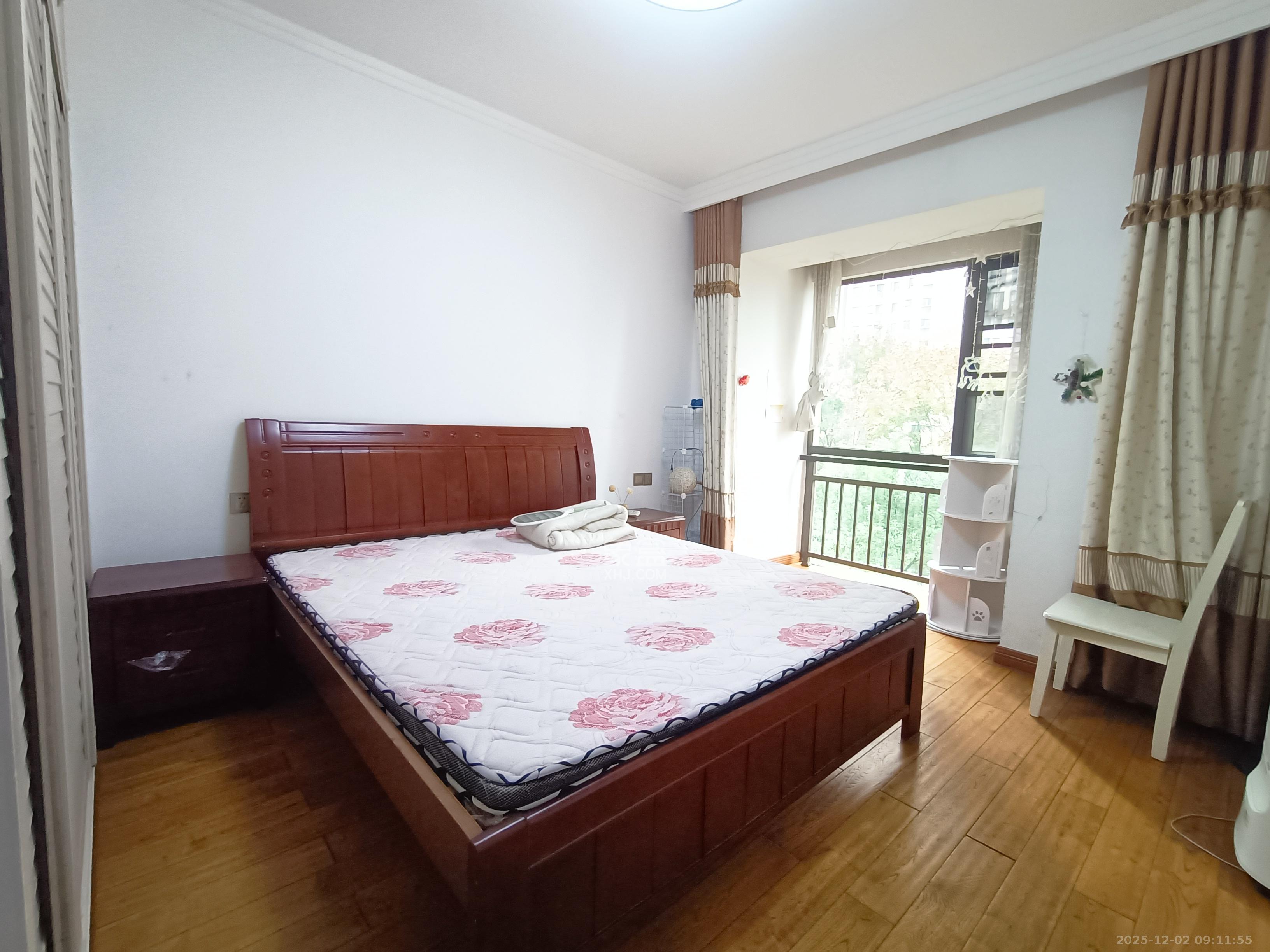 旭辉华庭  3室2厅2卫    2400.0元/月室内图