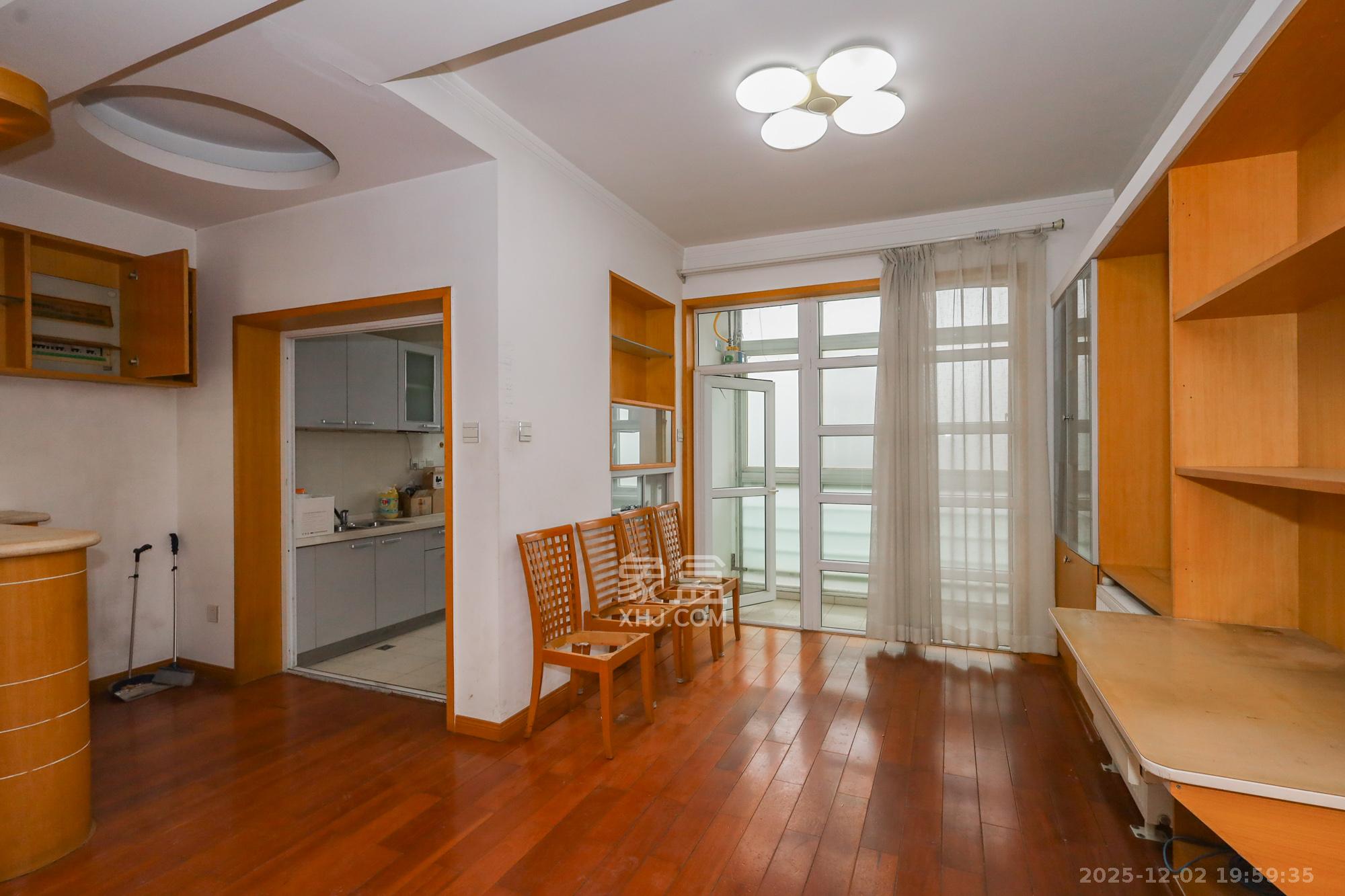 八方小区A区  4室2厅2卫    418.0万其他