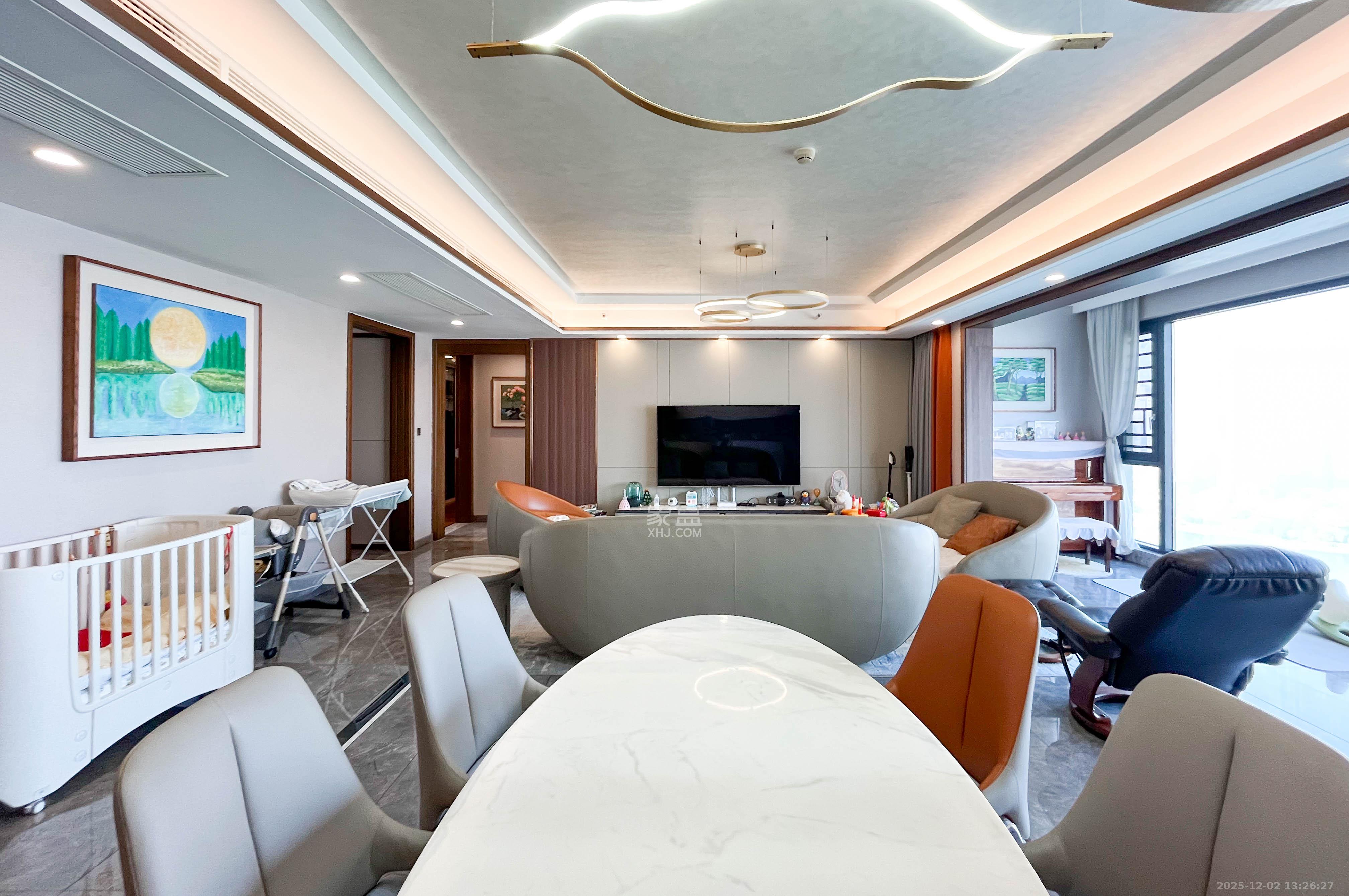 中海梅溪湖壹号  4室2厅2卫    618.0万客厅