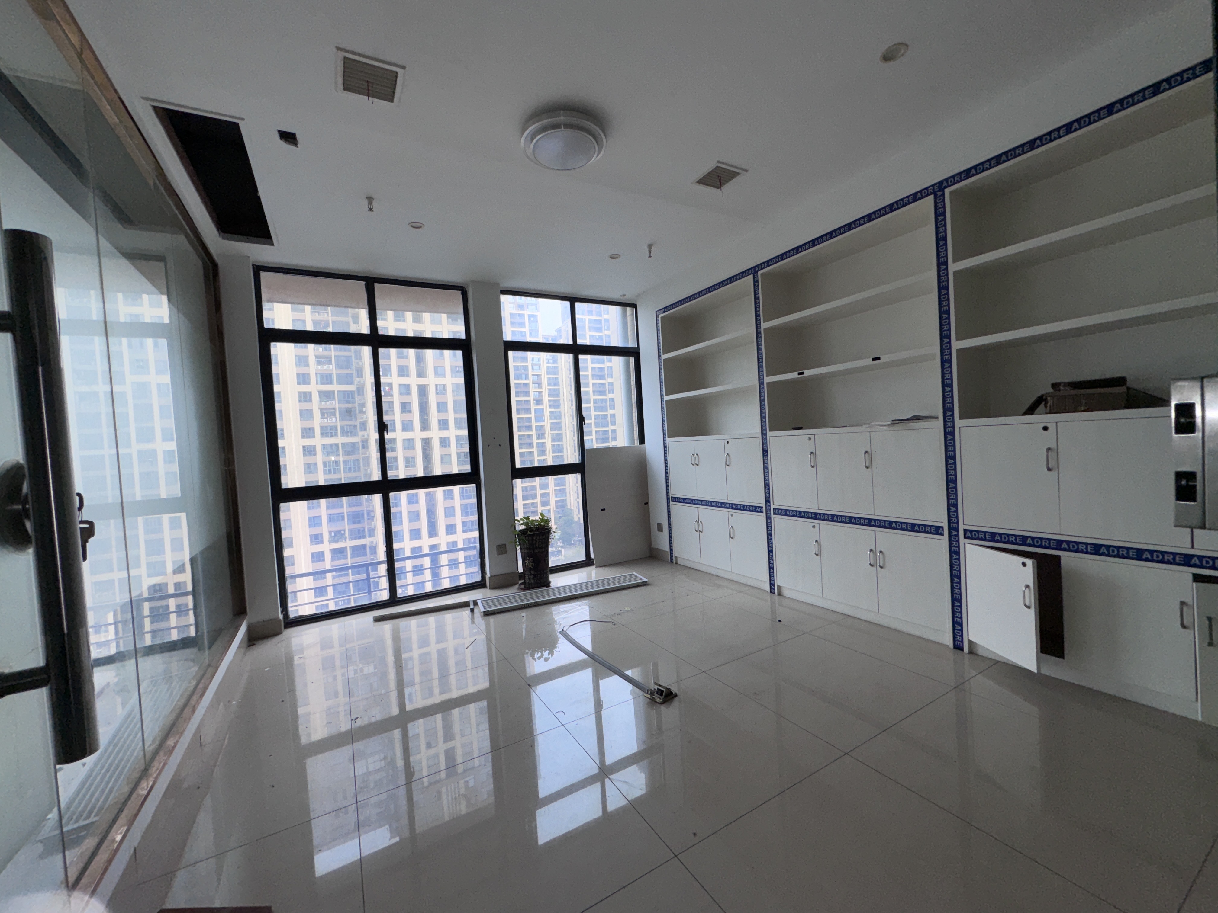 融冠亲城50写字楼  1室0厅0卫    6500.0元/月户型图