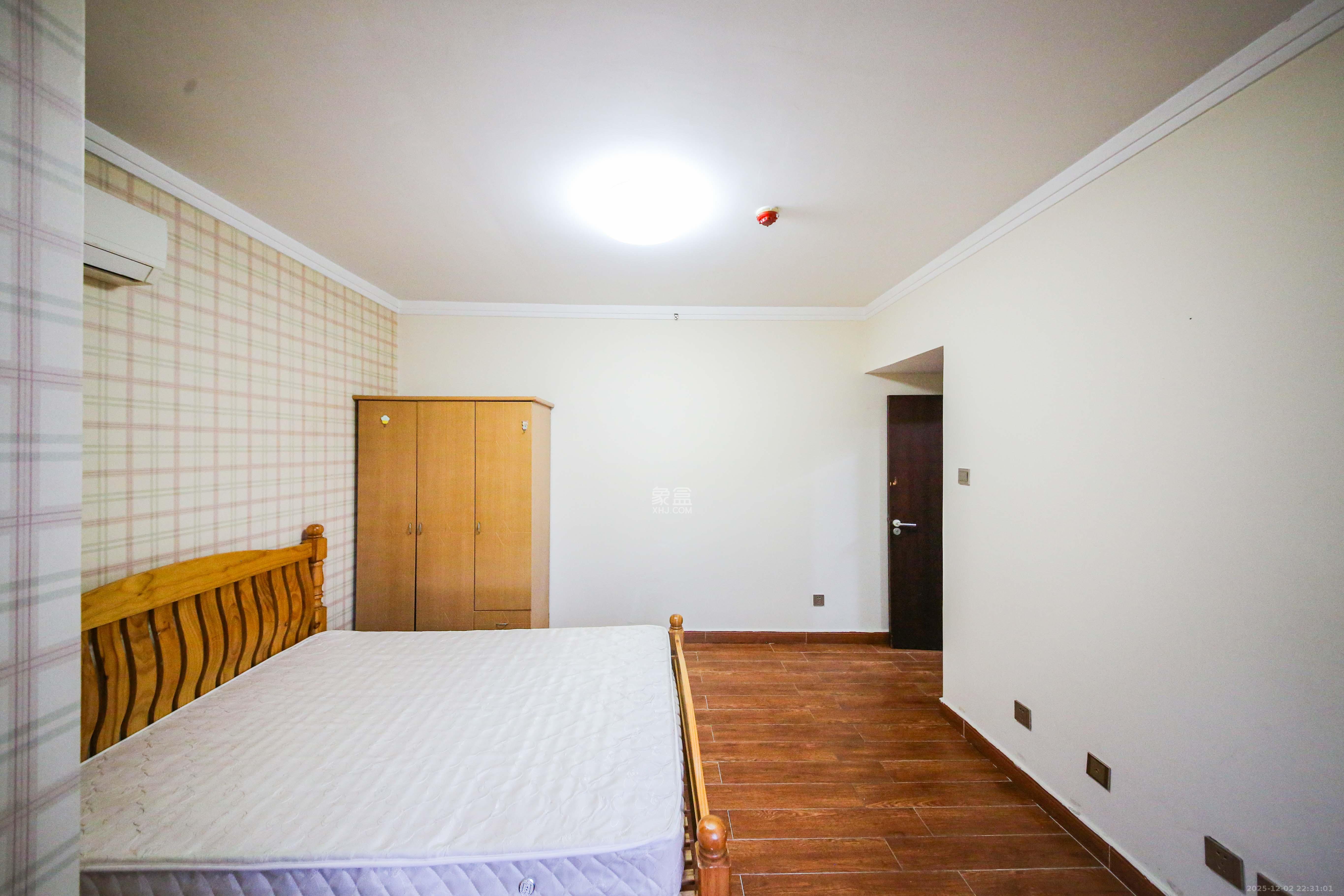 标志商务中心  1室1厅1卫    30.0万卧室