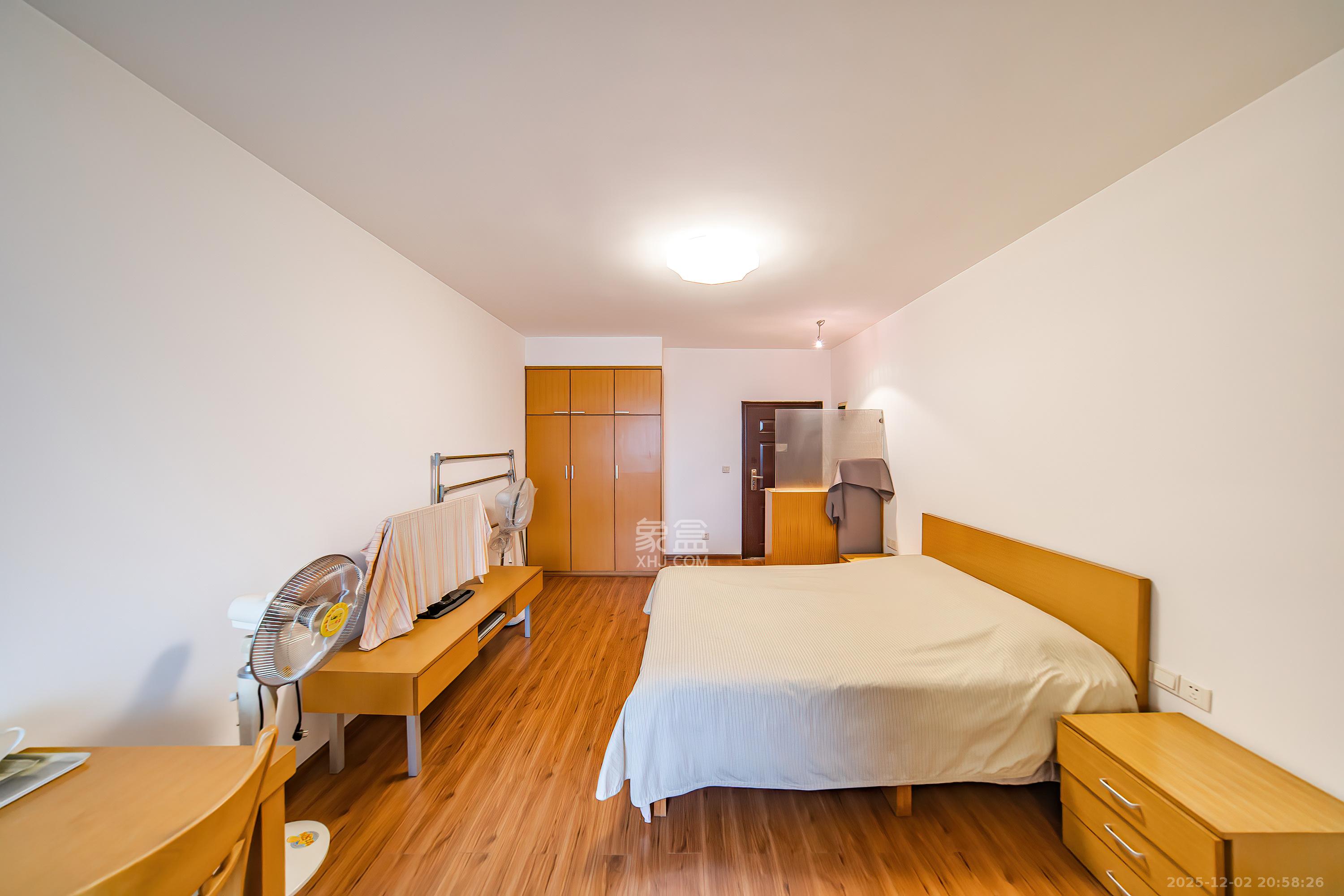 建鸿达现代公寓 1室1厅1卫 27.8万 建鸿达现代公寓 1室1厅1卫 27.8万客厅