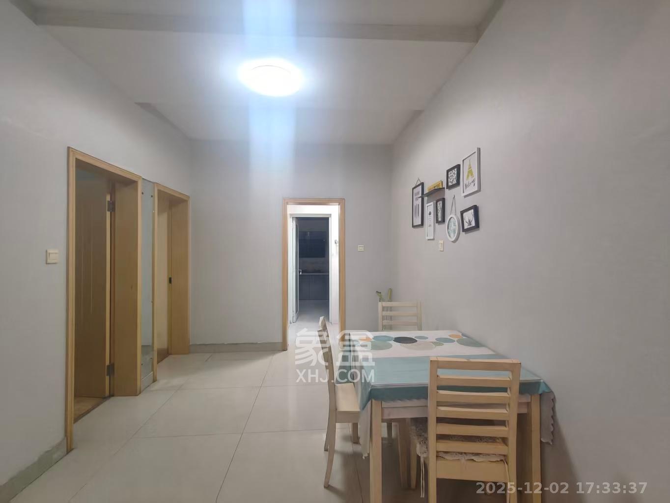 金地华园  1室2厅1卫    2300.0元/月室内图