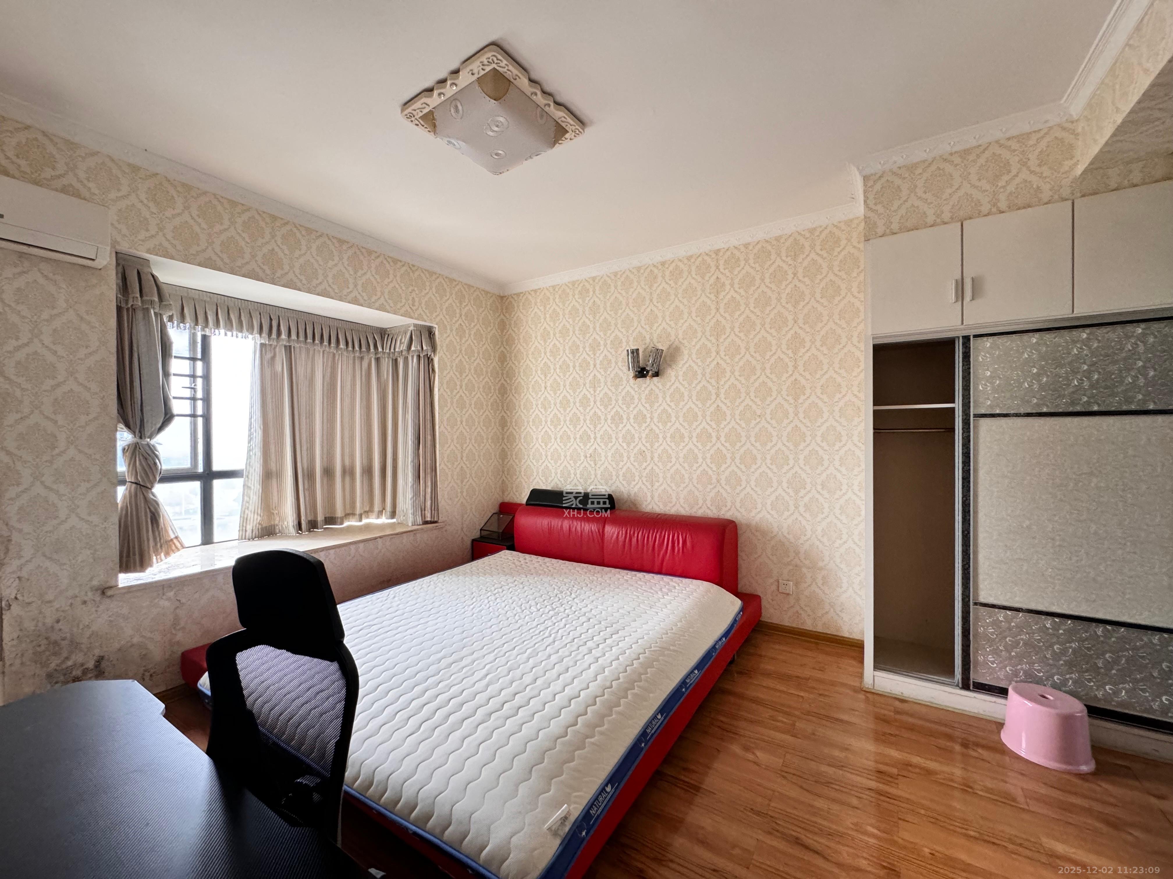 莱茵城  3室2厅2卫    2200.0元/月室内图