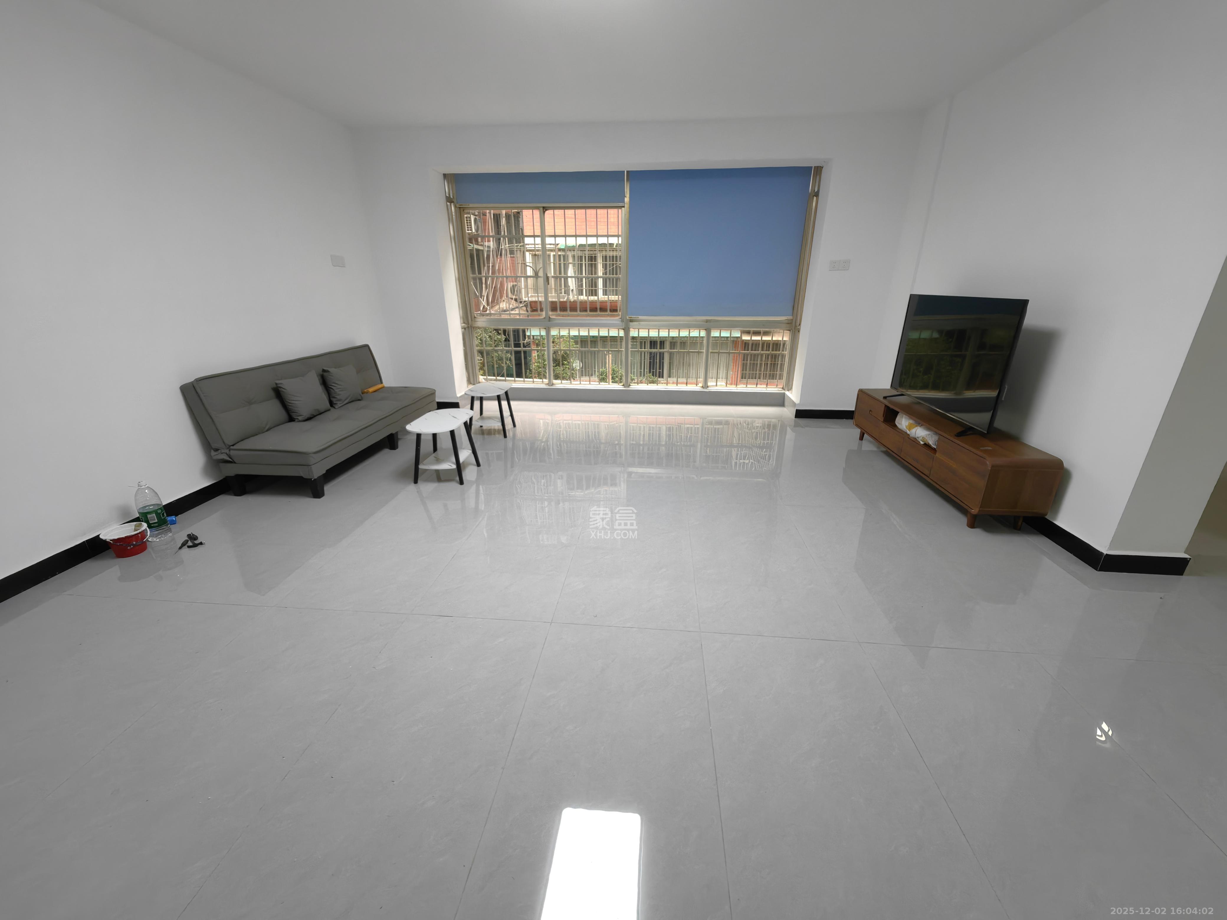 广铁集团长沙铁路家属区  3室2厅2卫    2500.0元/月