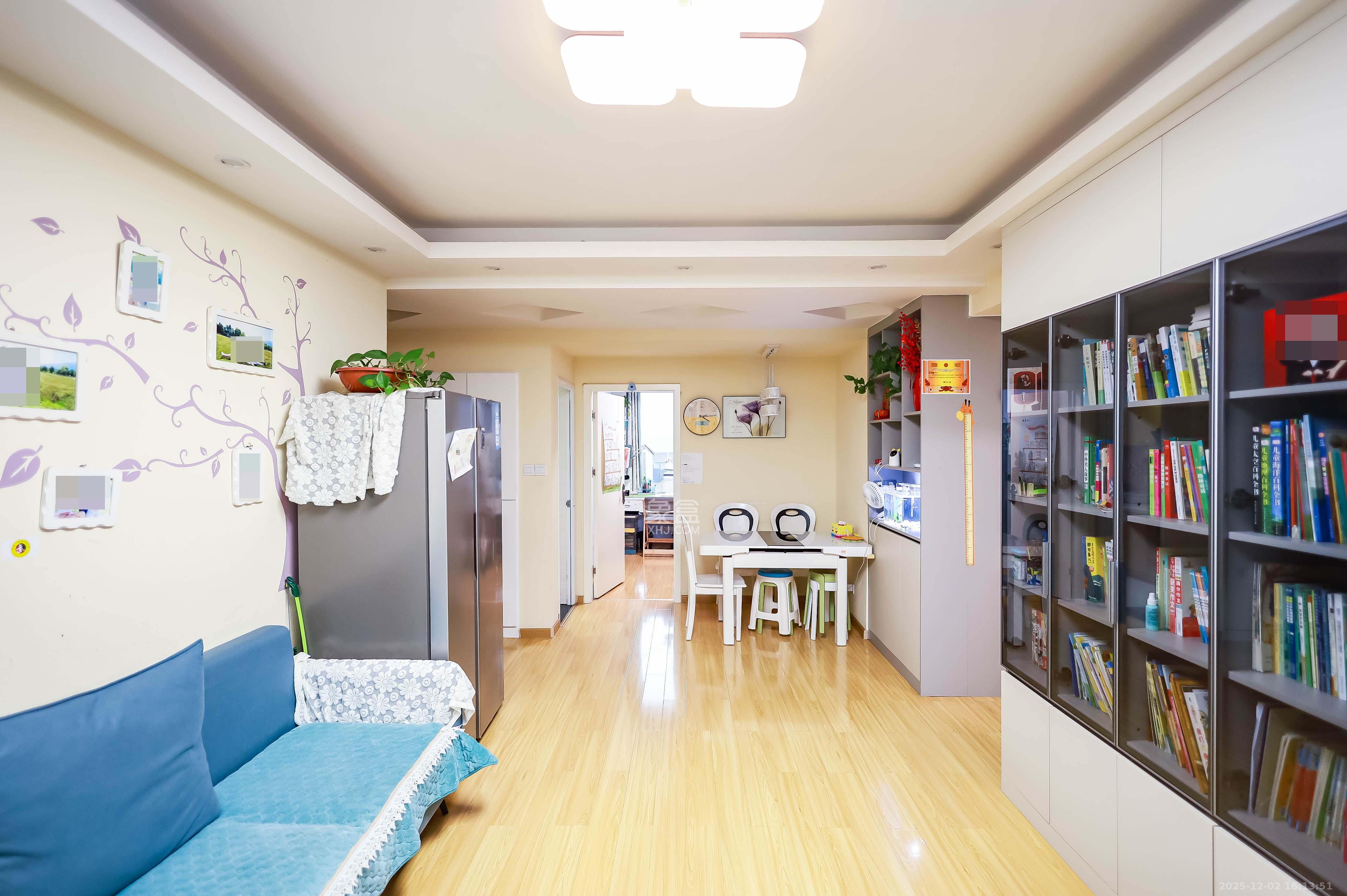 荣盛花语馨苑  3室2厅1卫    65.0万客厅