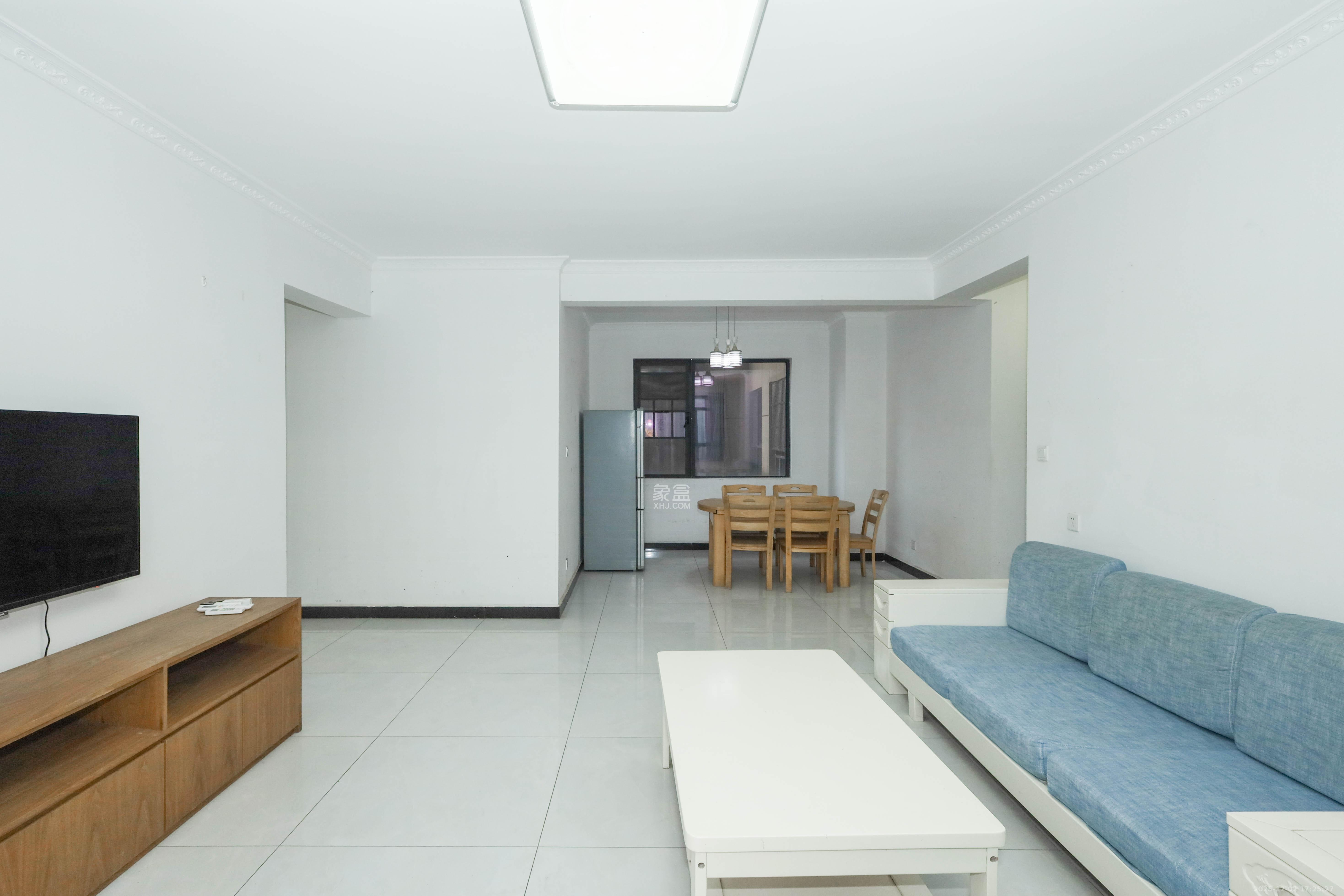 润芳园 4室2厅2卫 110.0万 润芳园 4室2厅2卫 110.0万客厅