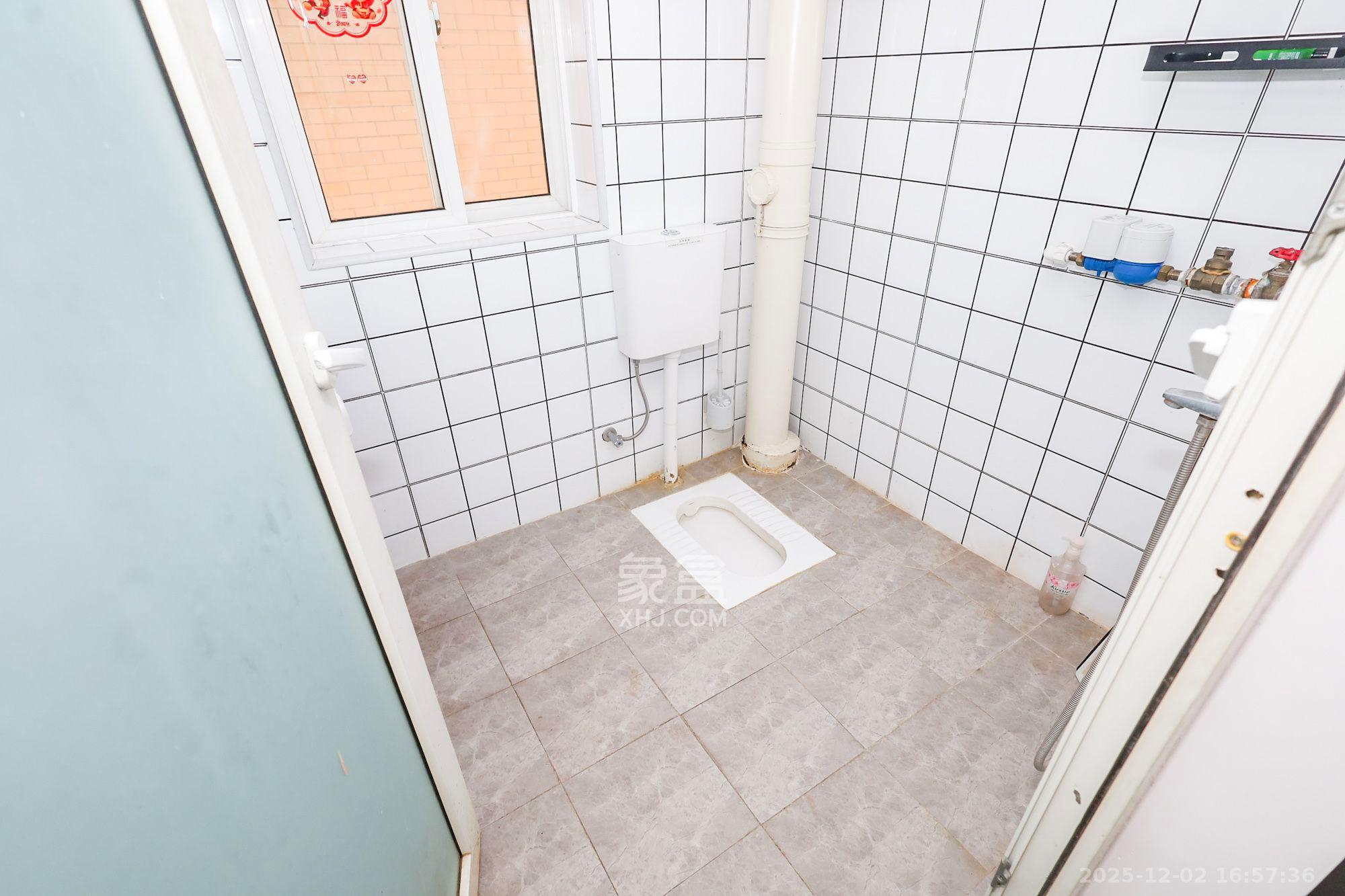 新诚小区  2室1厅1卫    1800.0元/月室内图