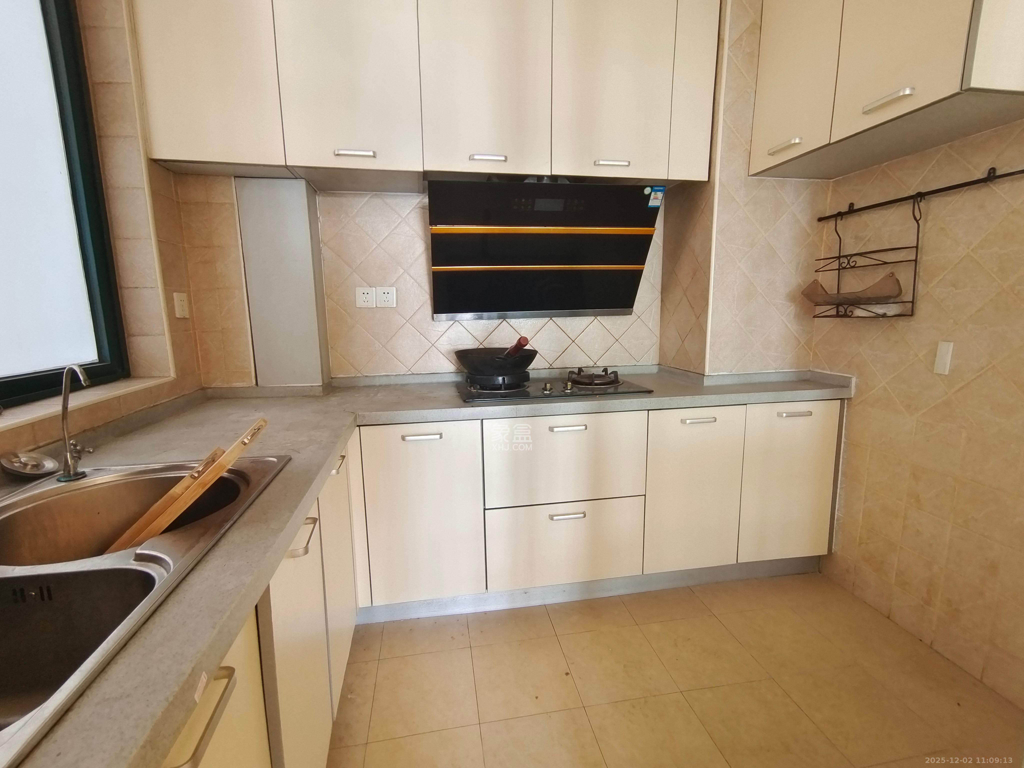 绿洲花园  3室2厅1卫    2600.0元/月室内图