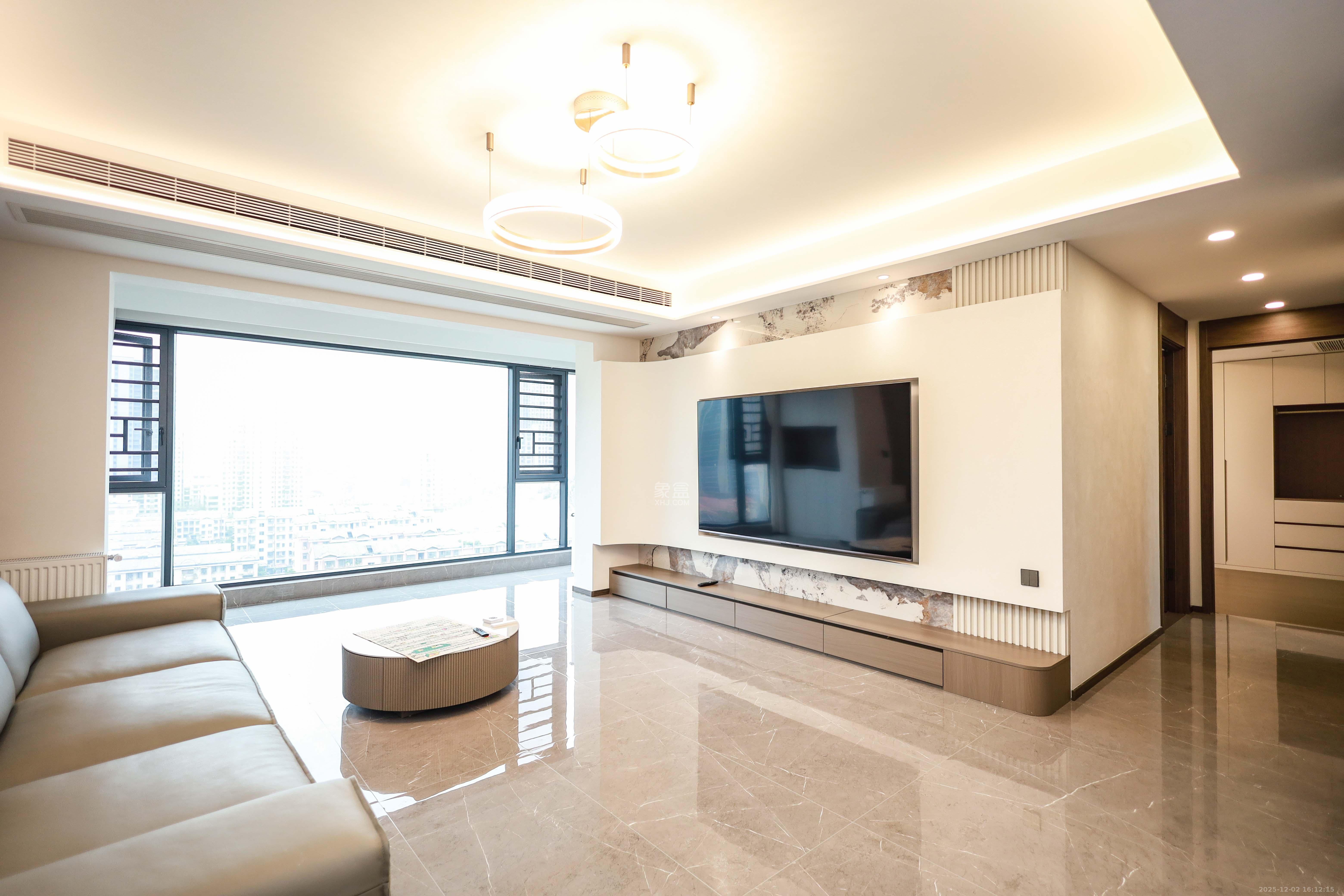 龙湖舜山府  4室2厅2卫    250.0万客厅