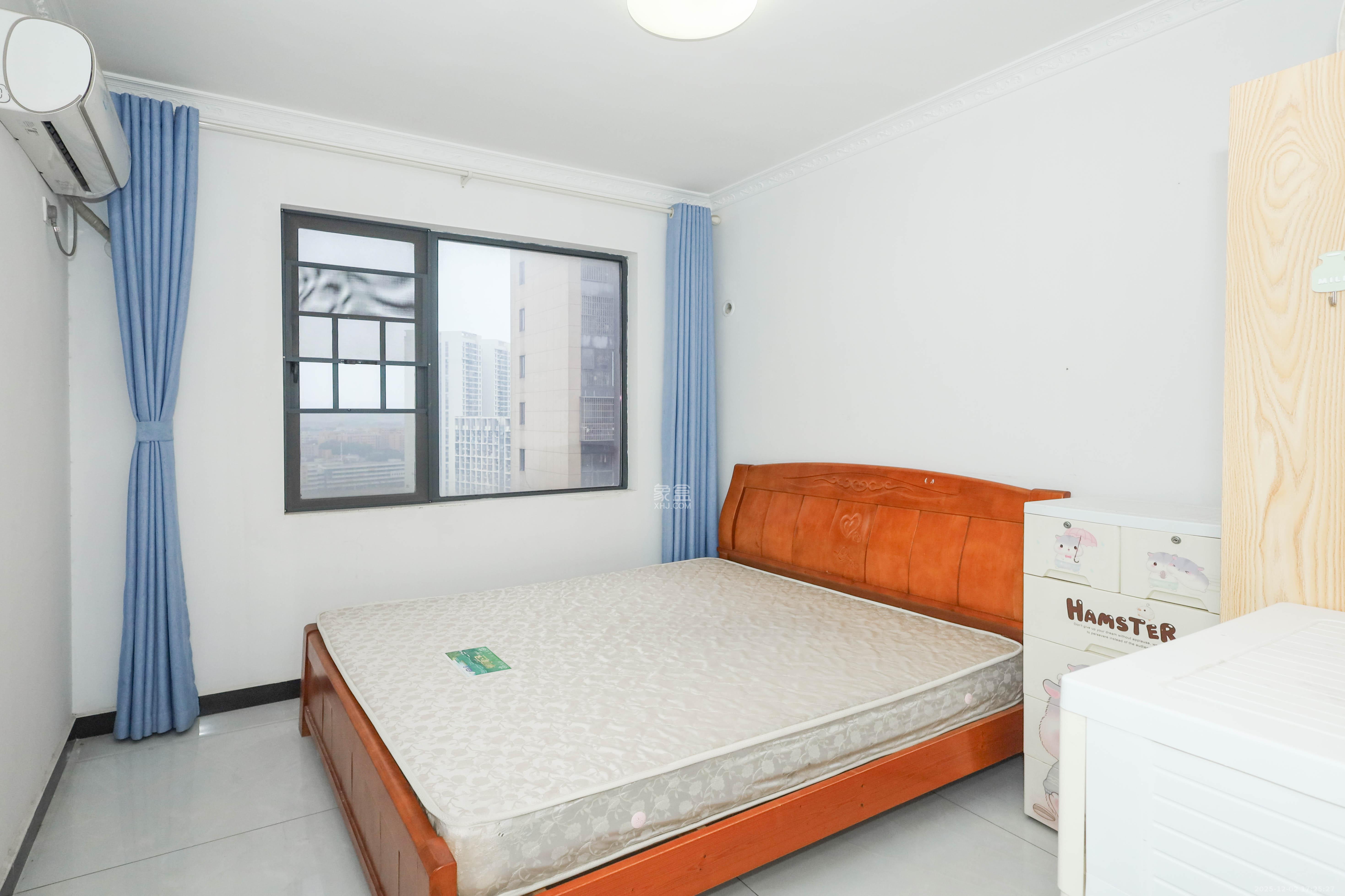 润芳园 4室2厅2卫 110.0万 润芳园 4室2厅2卫 110.0万卧室