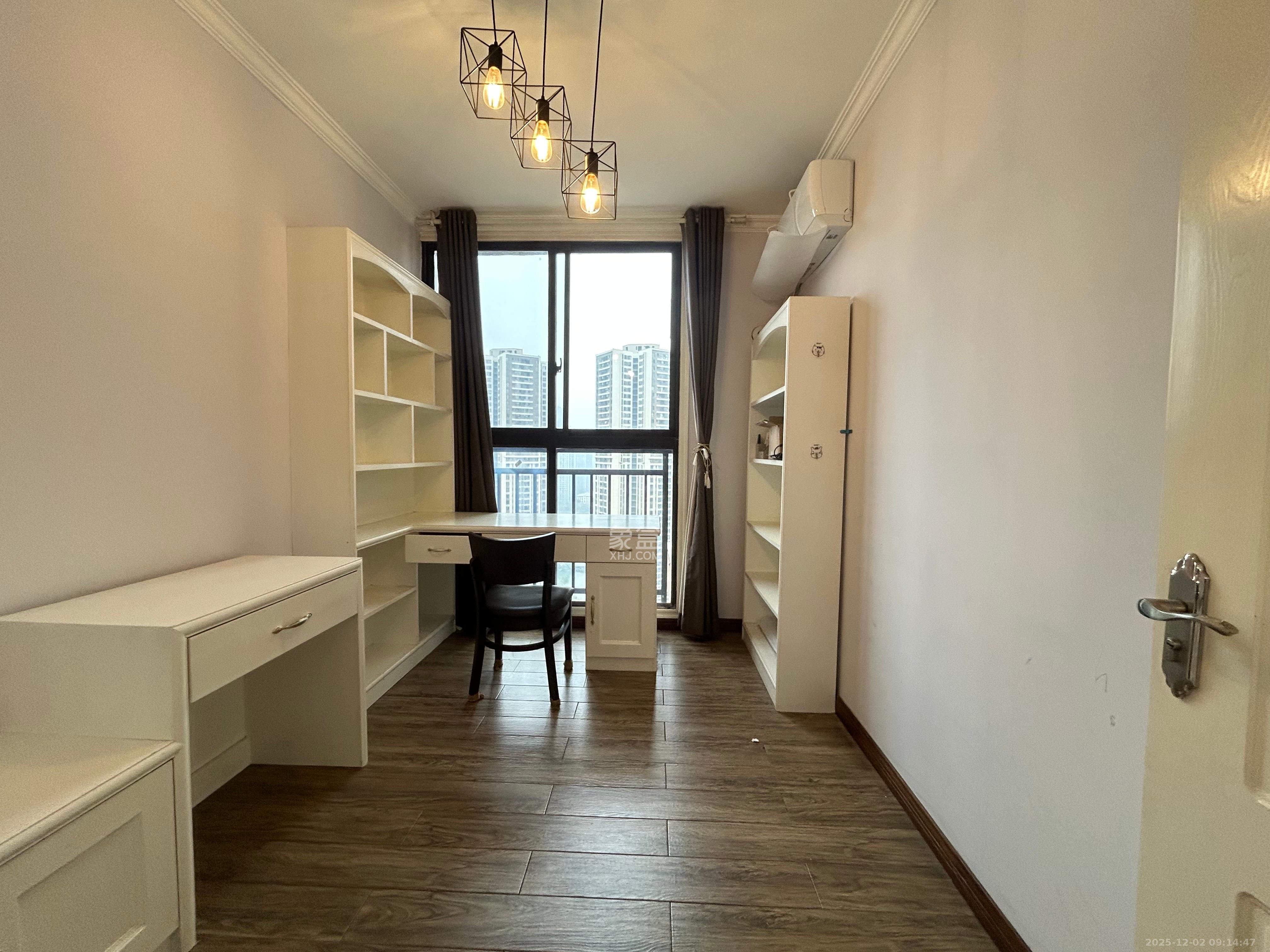 世茂外滩里（世茂铂翠湾三期）  4室2厅2卫    4000.0元/月室内图