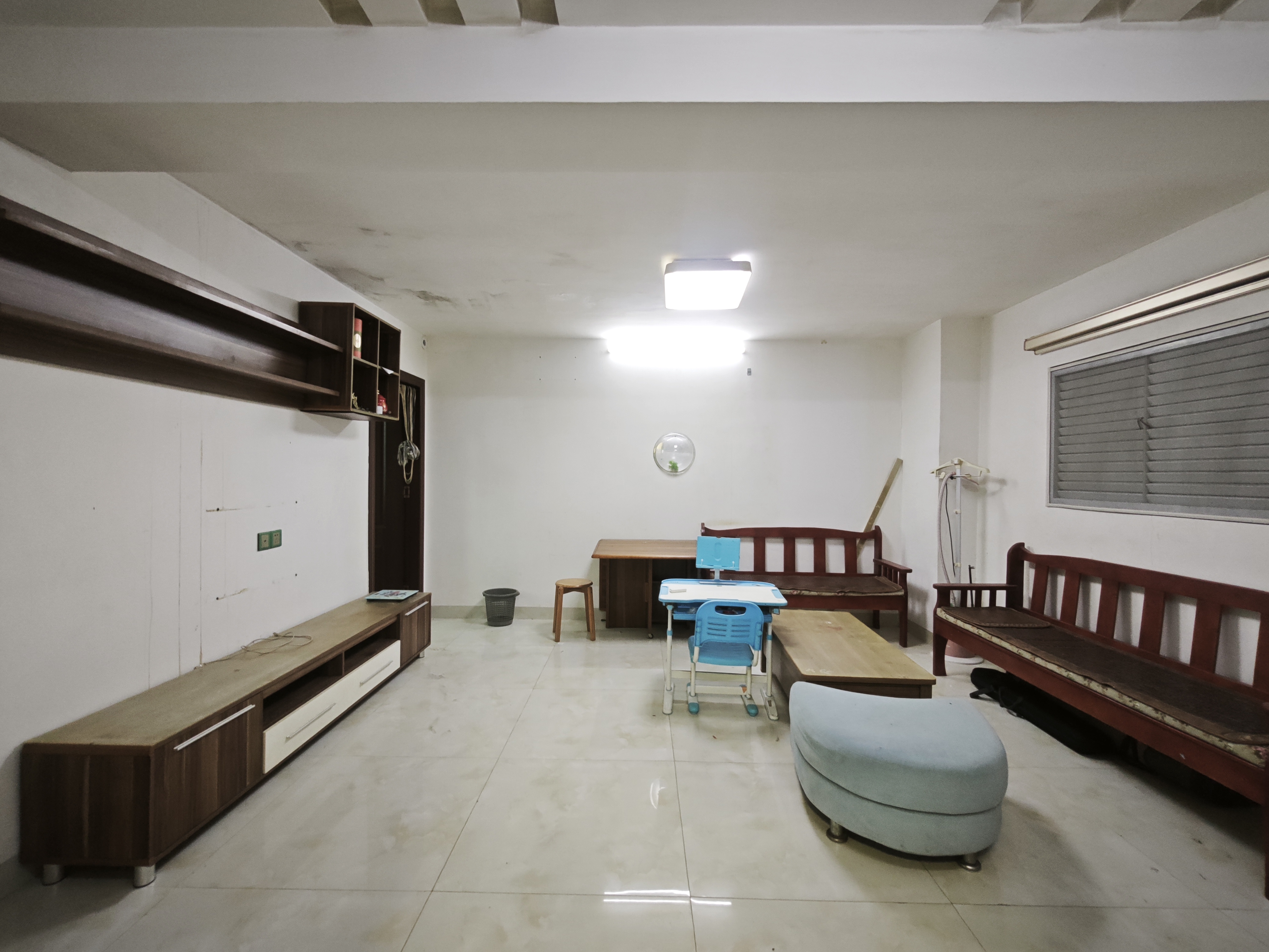 银龙电影城综合楼（一二期）  1室0厅0卫    2100.0元/月