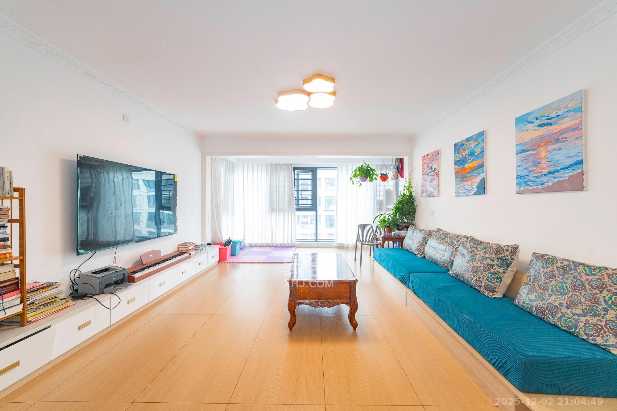 保利金香槟 4室2厅2卫 138.0万 保利金香槟 4室2厅2卫 138.0万客厅