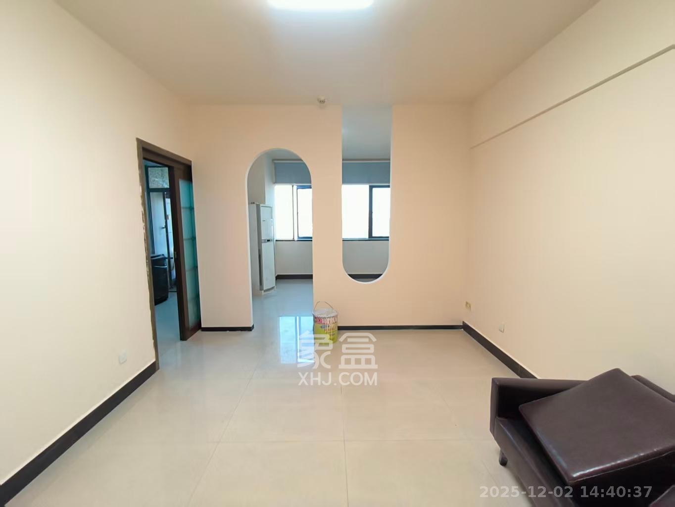 湘域中央  1室1厅1卫    2000.0元/月