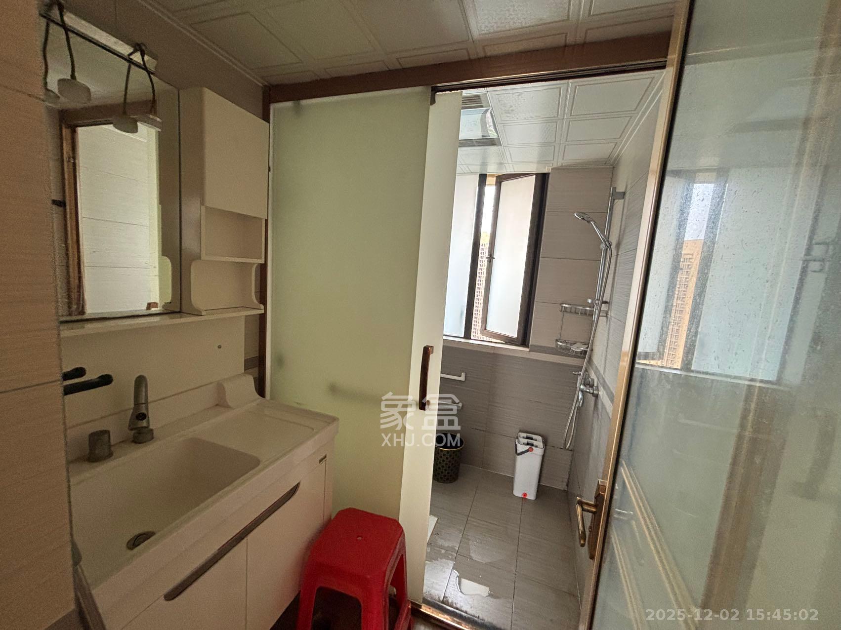 卓越蔚蓝城邦  3室2厅2卫    2400.0元/月室内图