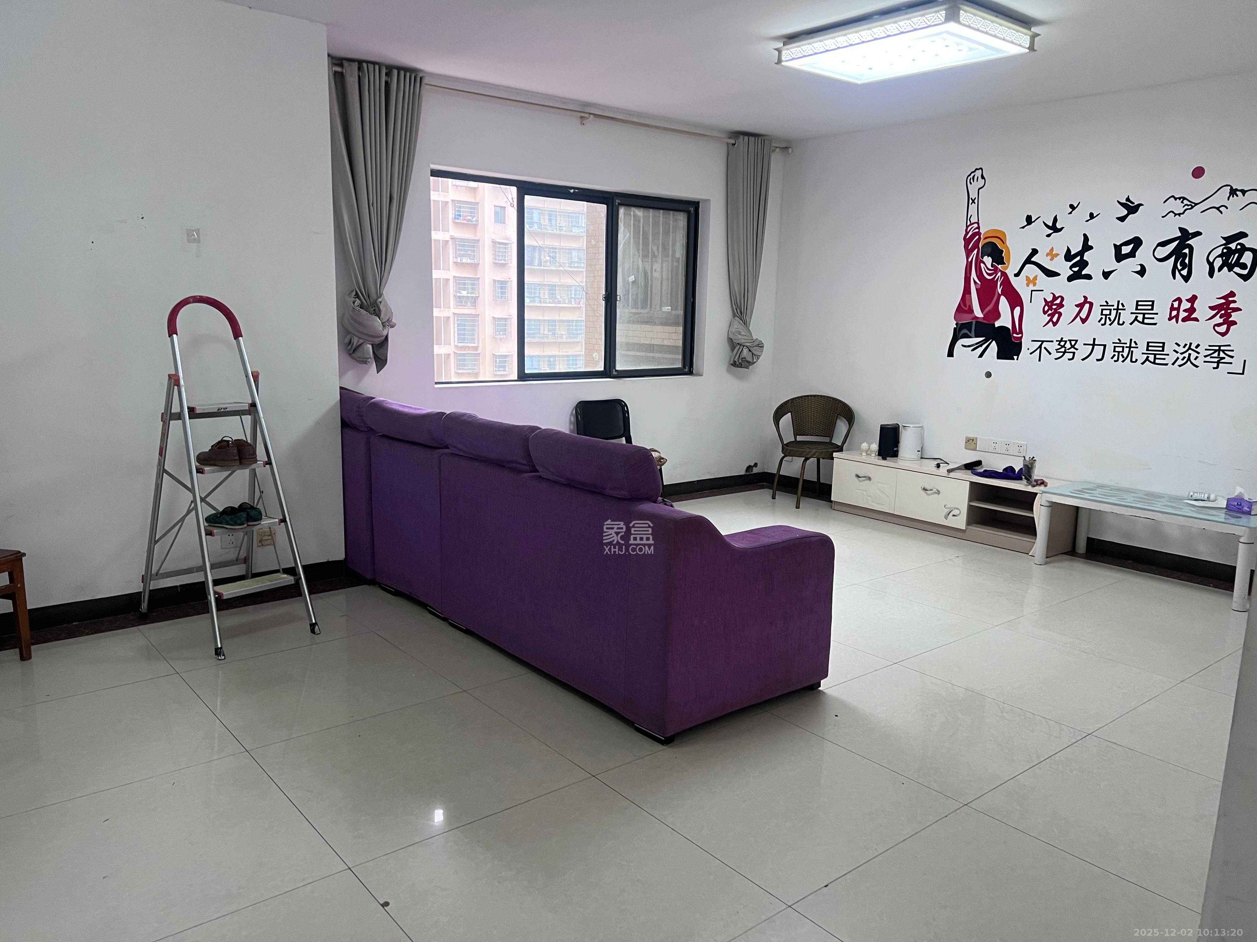 岳华嘉园  3室2厅2卫    2100.0元/月