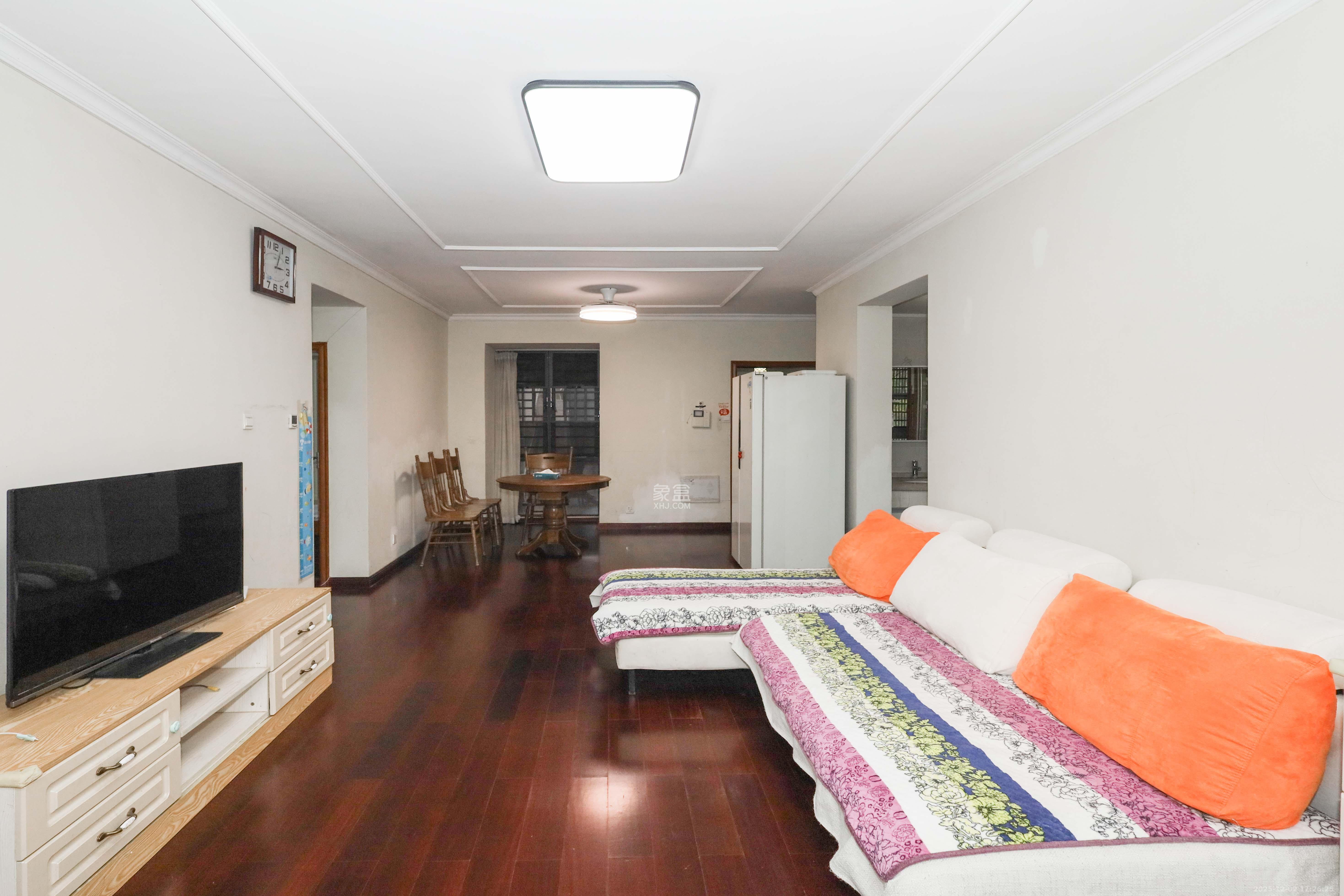 保利麓谷林语F区 1室2厅2卫 89.8万 保利麓谷林语F区 1室2厅2卫 89.8万客厅