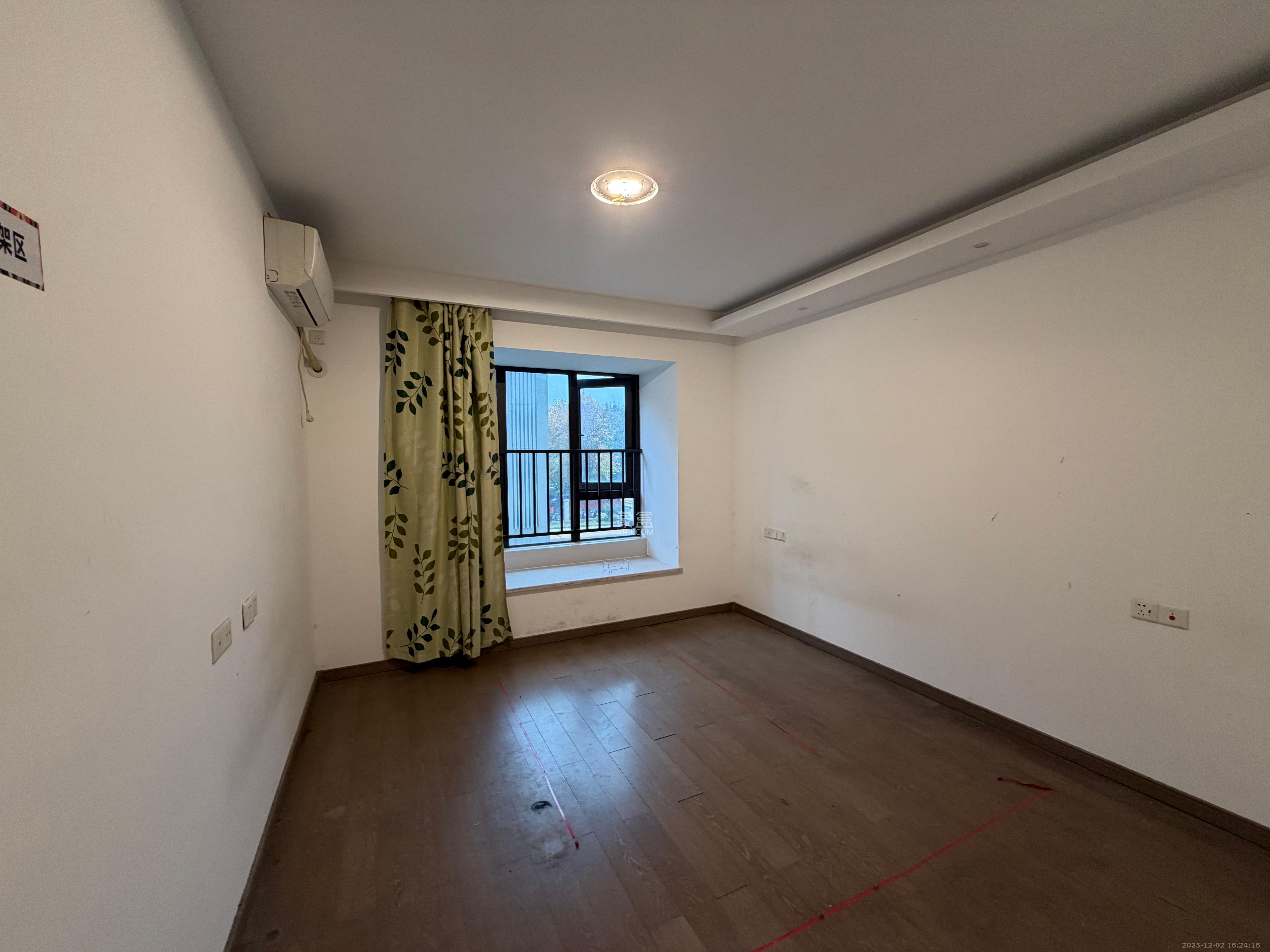 龙湖铂金中心（龙湖春江郦城）  3室2厅2卫    3500.0元/月室内图