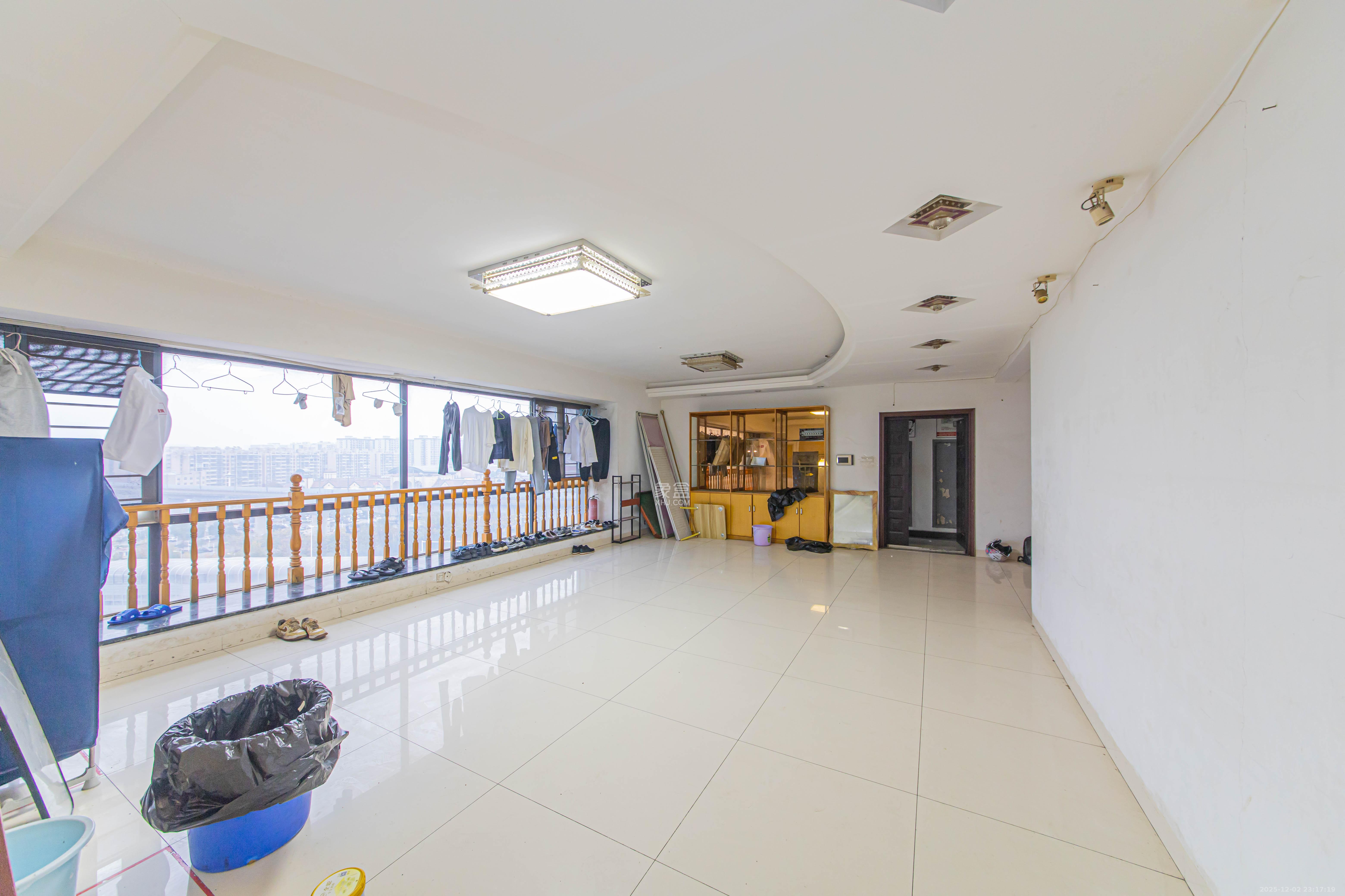 中信城市广场（中信新城一期）  4室2厅2卫    149.0万客厅