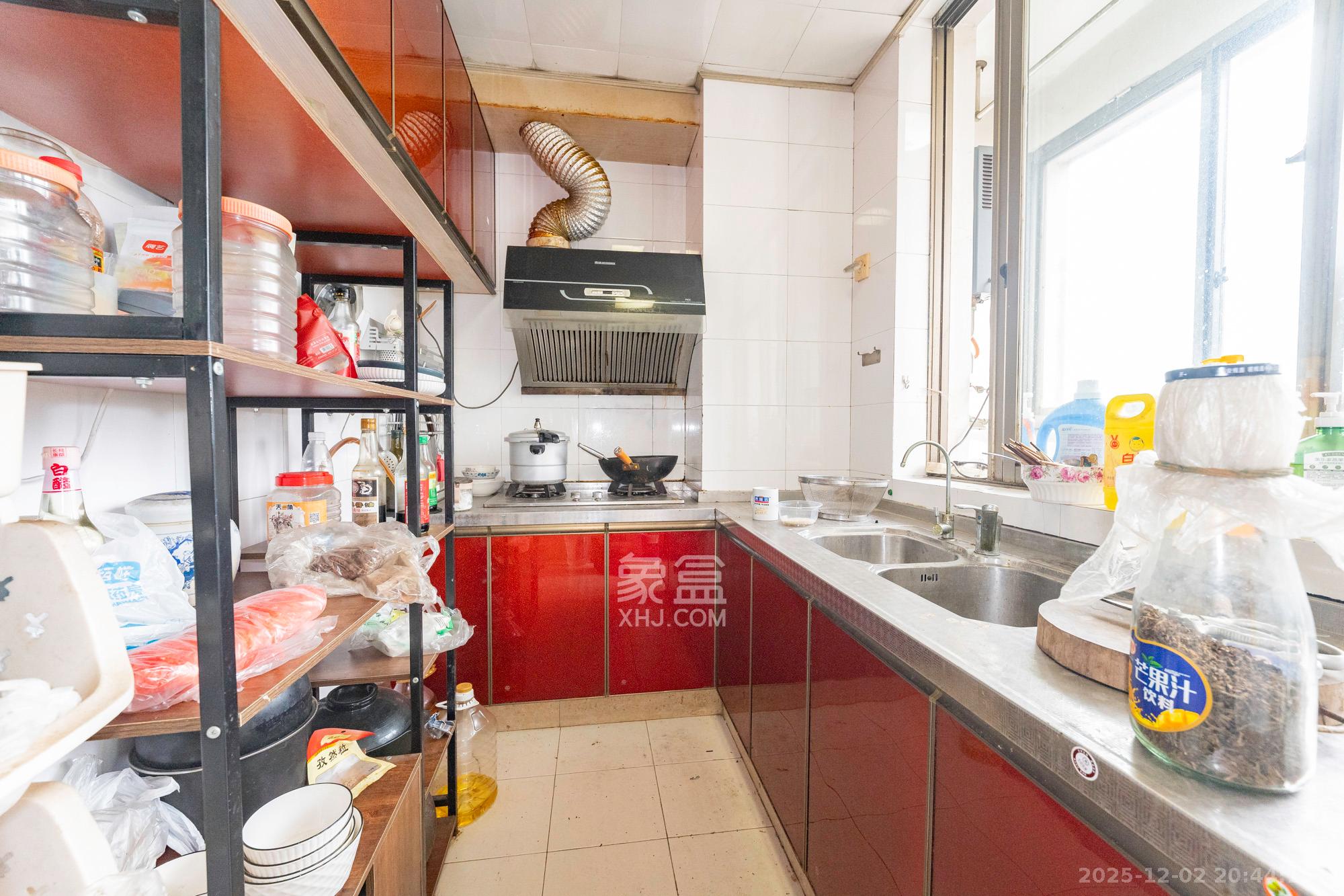 阳光丽景 3室2厅2卫 59.8万 阳光丽景 3室2厅2卫 59.8万厨房