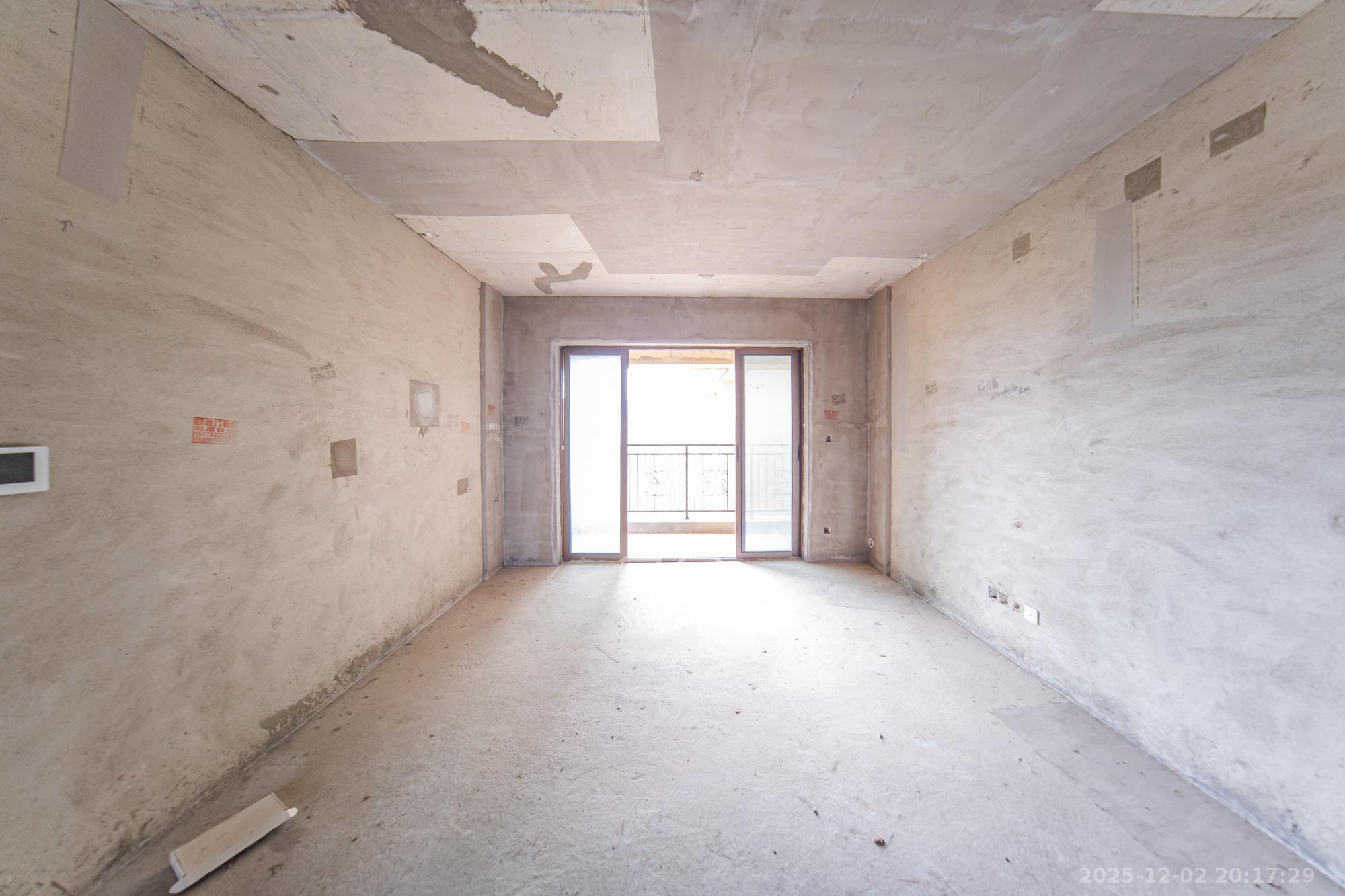 江山帝景哈佛 3室2厅2卫 90.0万 江山帝景哈佛 3室2厅2卫 90.0万客厅