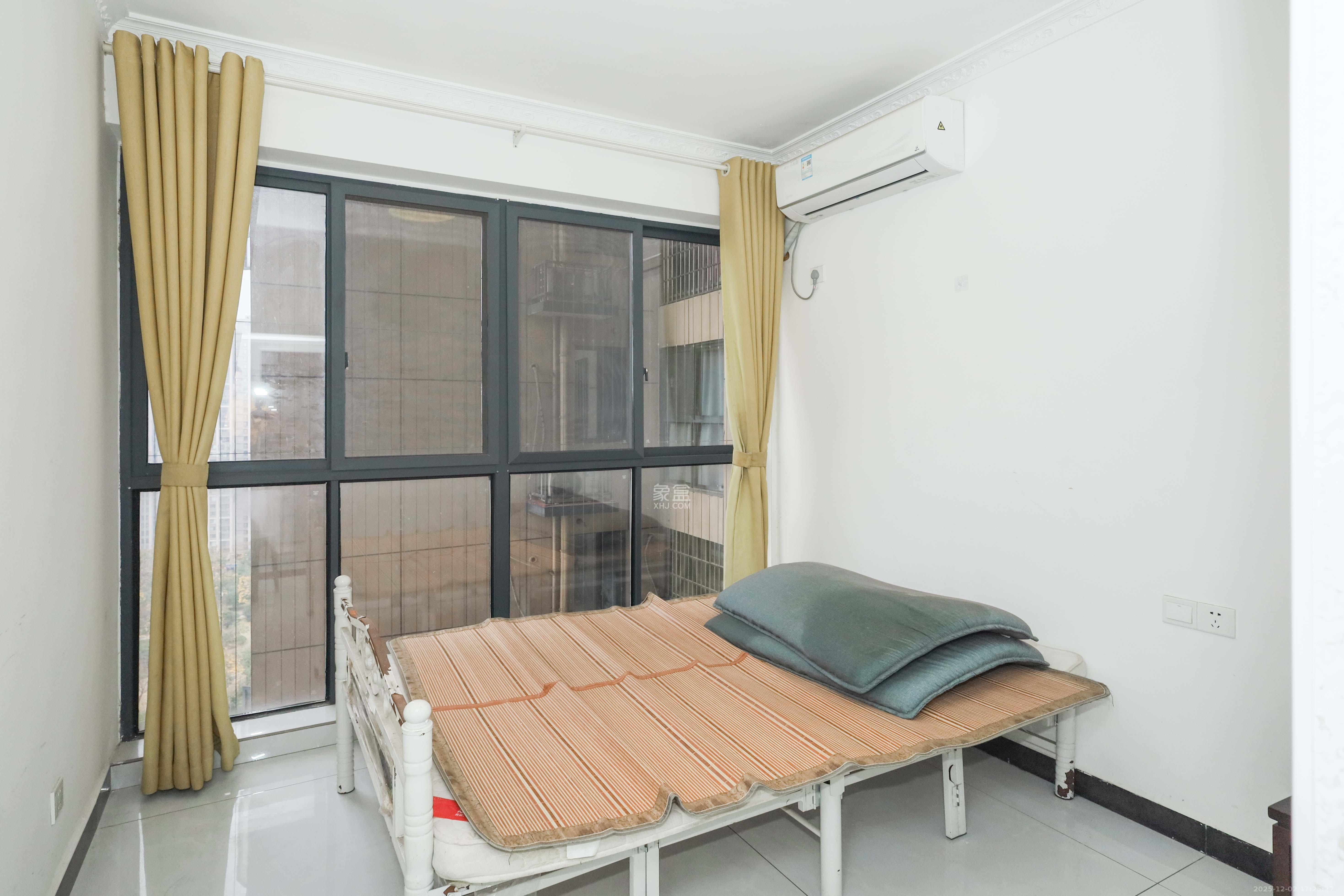 润芳园 4室2厅2卫 110.0万 润芳园 4室2厅2卫 110.0万卧室