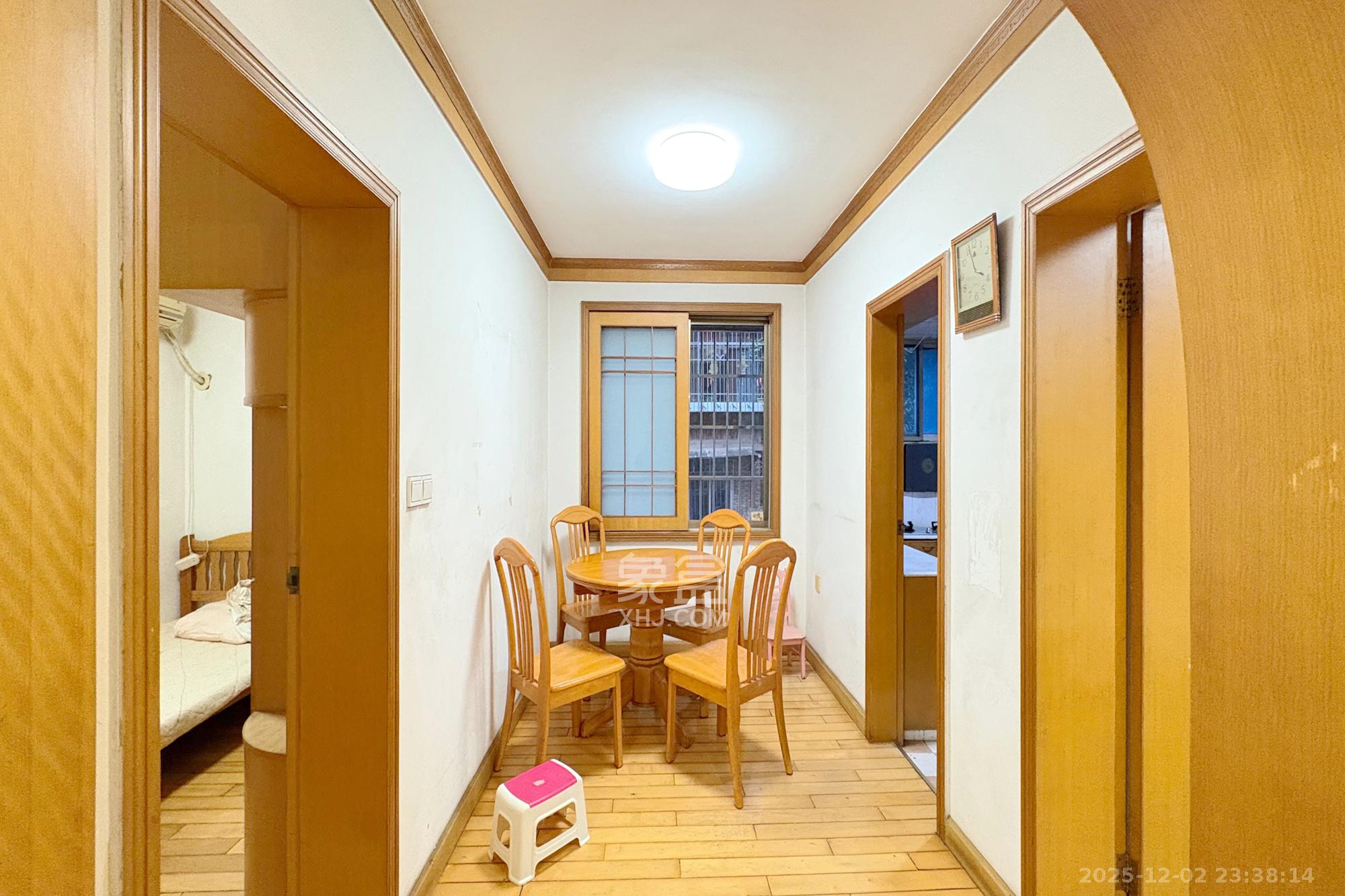 长勘小区  2室2厅1卫    43.8万客厅