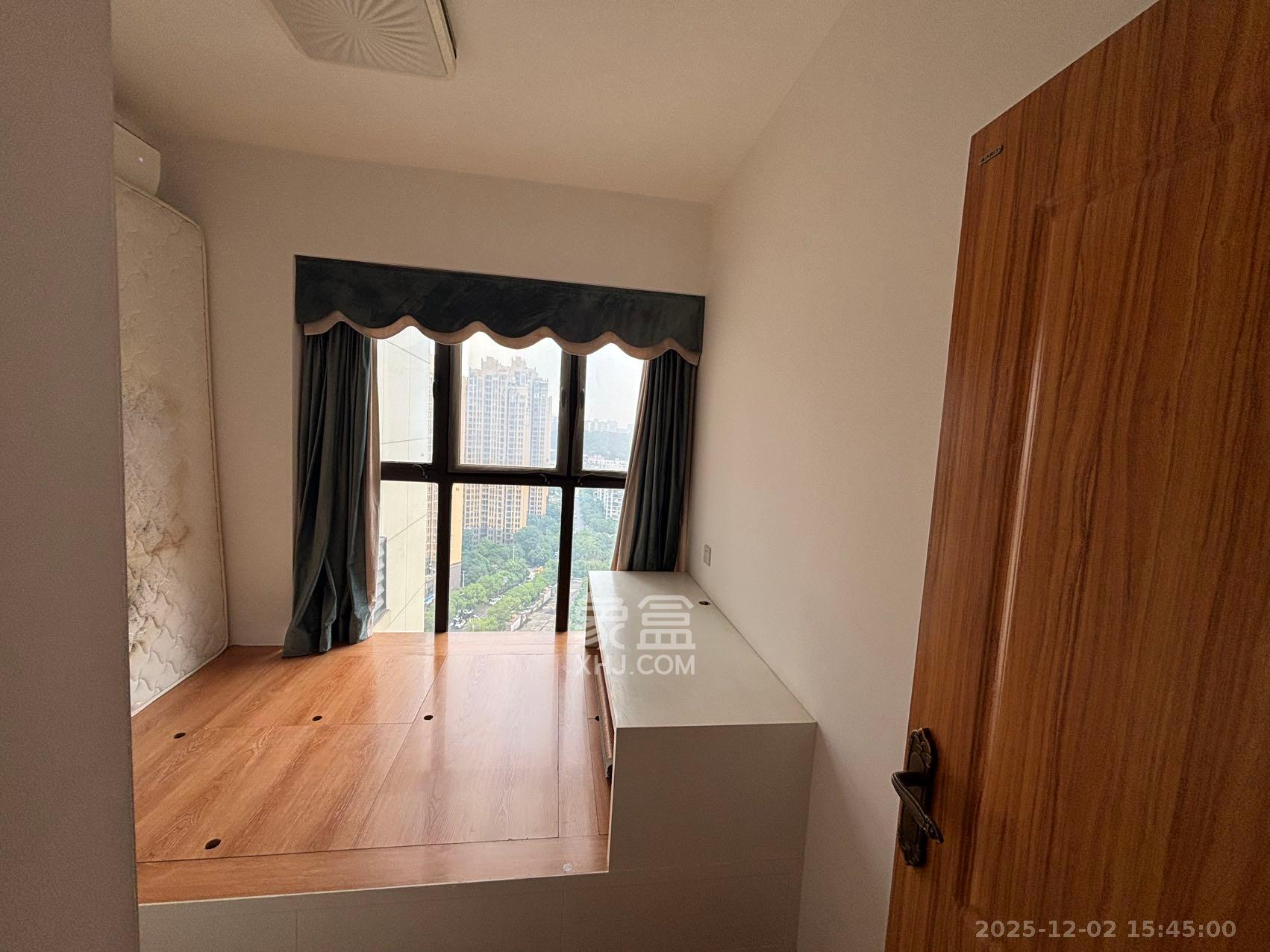 卓越蔚蓝城邦 3室2厅2卫 2400.0元/月 卓越蔚蓝城邦 3室2厅2卫 2400.0元/月室内图