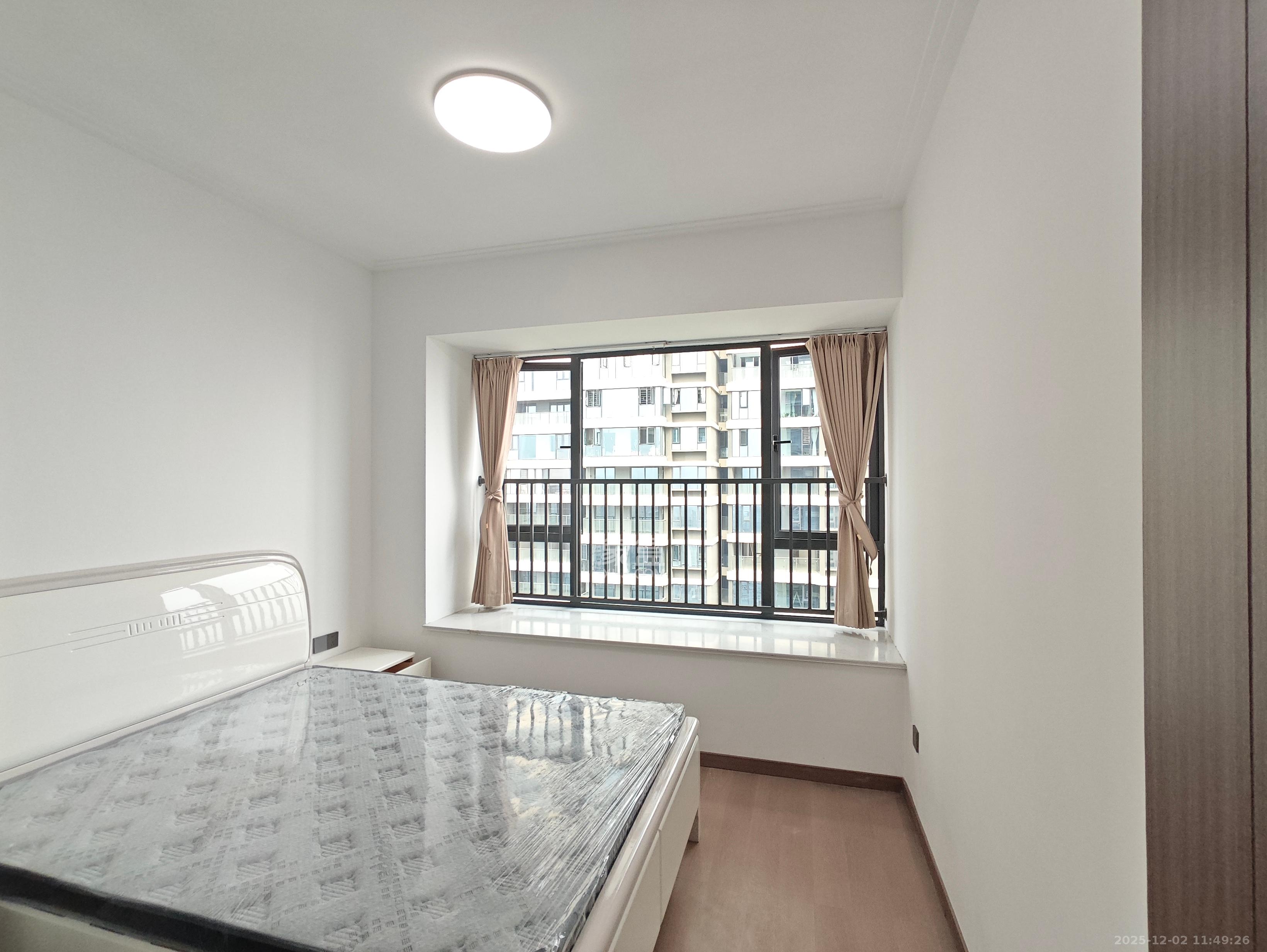 绿地V岛  4室2厅2卫    4200.0元/月室内图