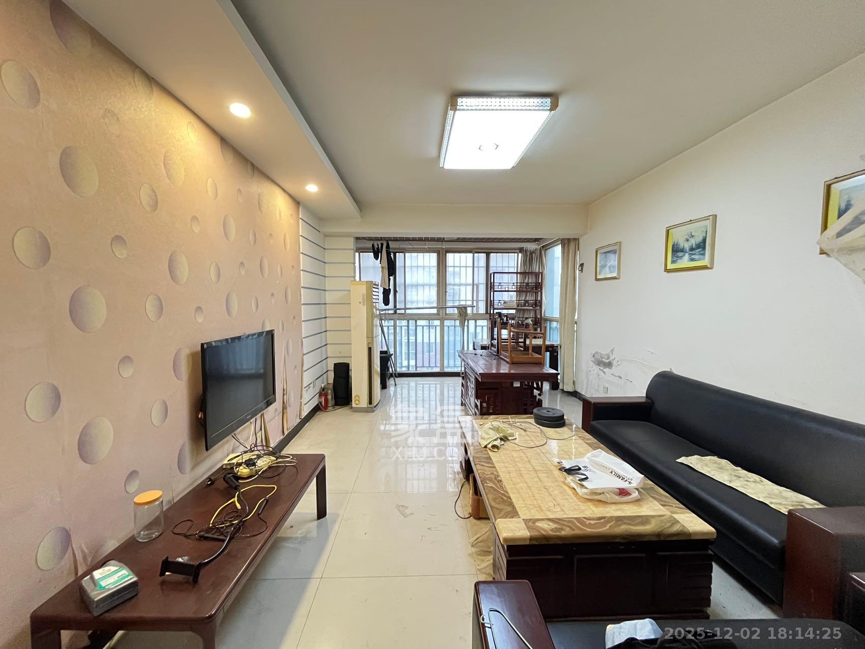 一品东庭  3室2厅2卫    2600.0元/月室内图1