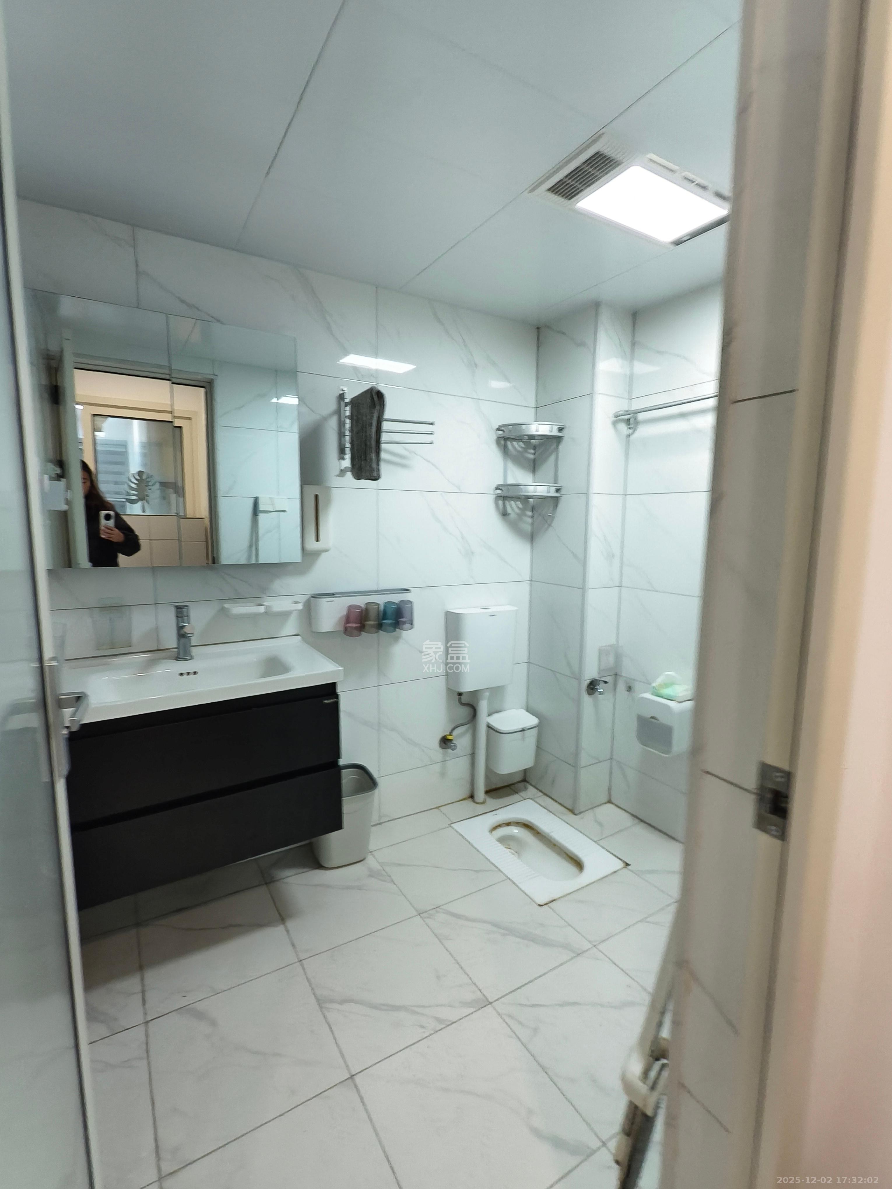 长岭水电八局宿舍  3室1厅1卫    2500.0元/月室内图