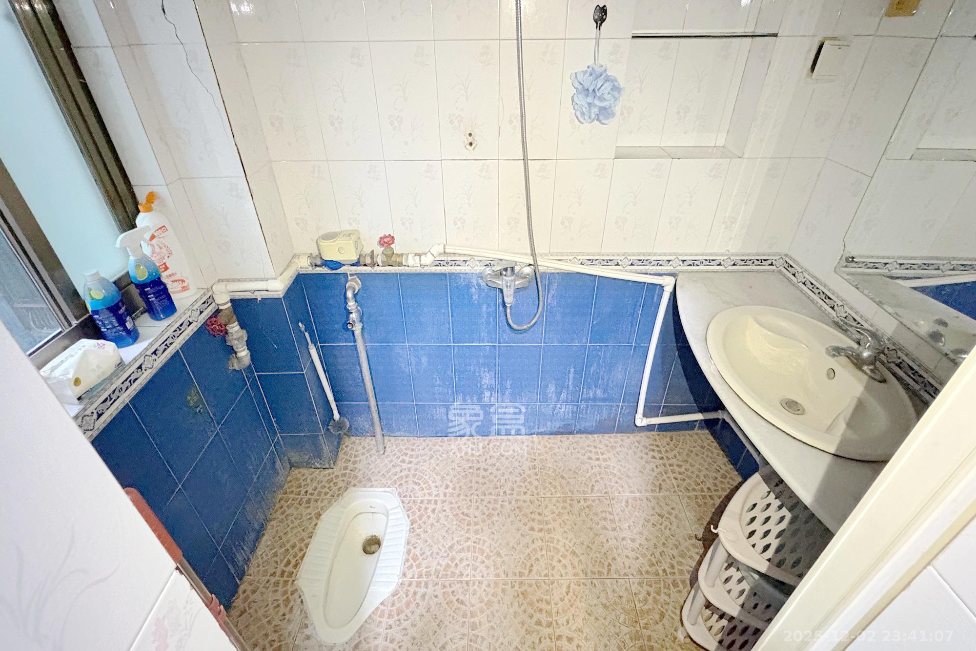 长勘小区  2室2厅1卫    43.8万卫生间