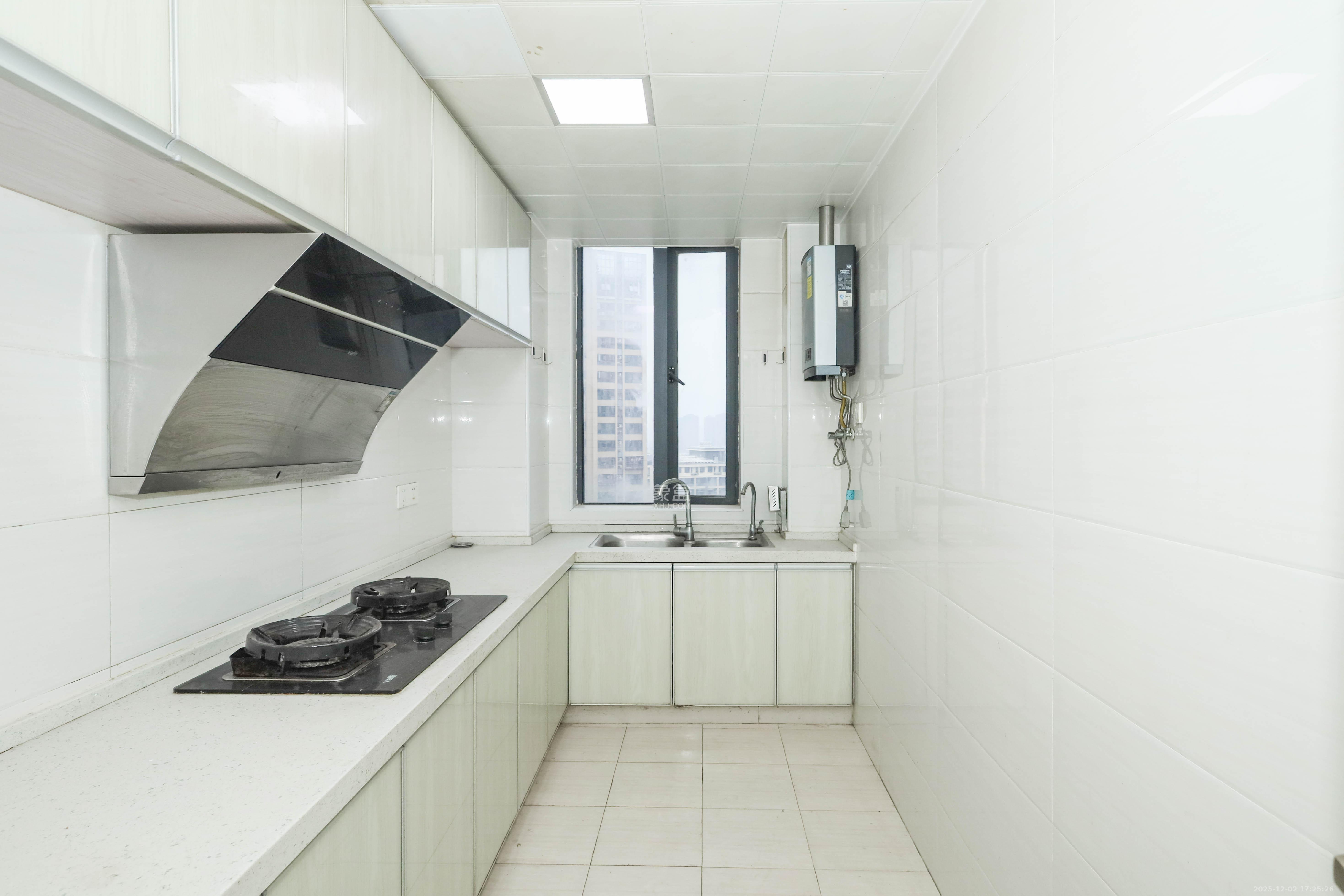 润芳园 4室2厅2卫 110.0万 润芳园 4室2厅2卫 110.0万厨房