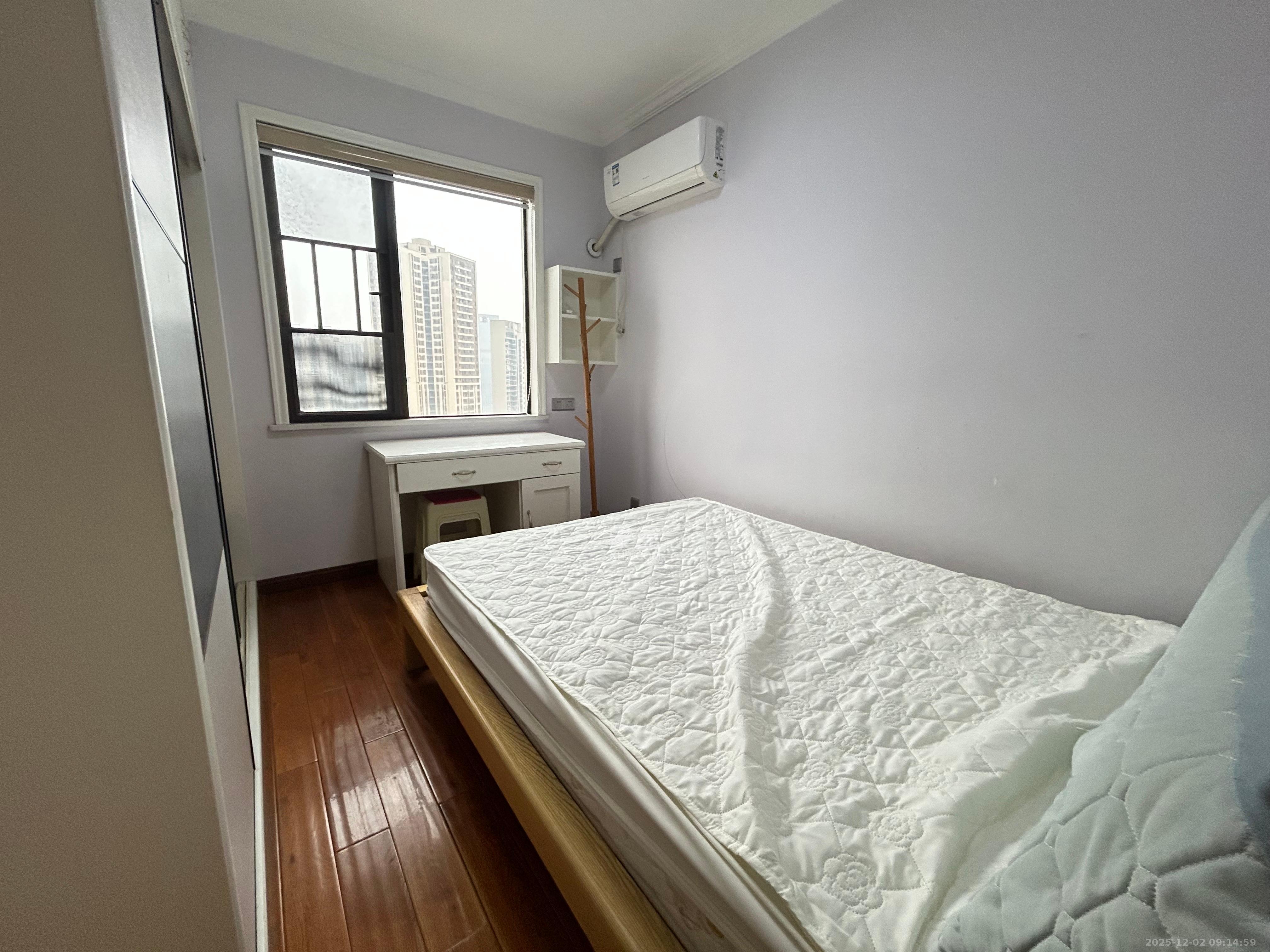 世茂外滩里（世茂铂翠湾三期）  4室2厅2卫    4000.0元/月室内图