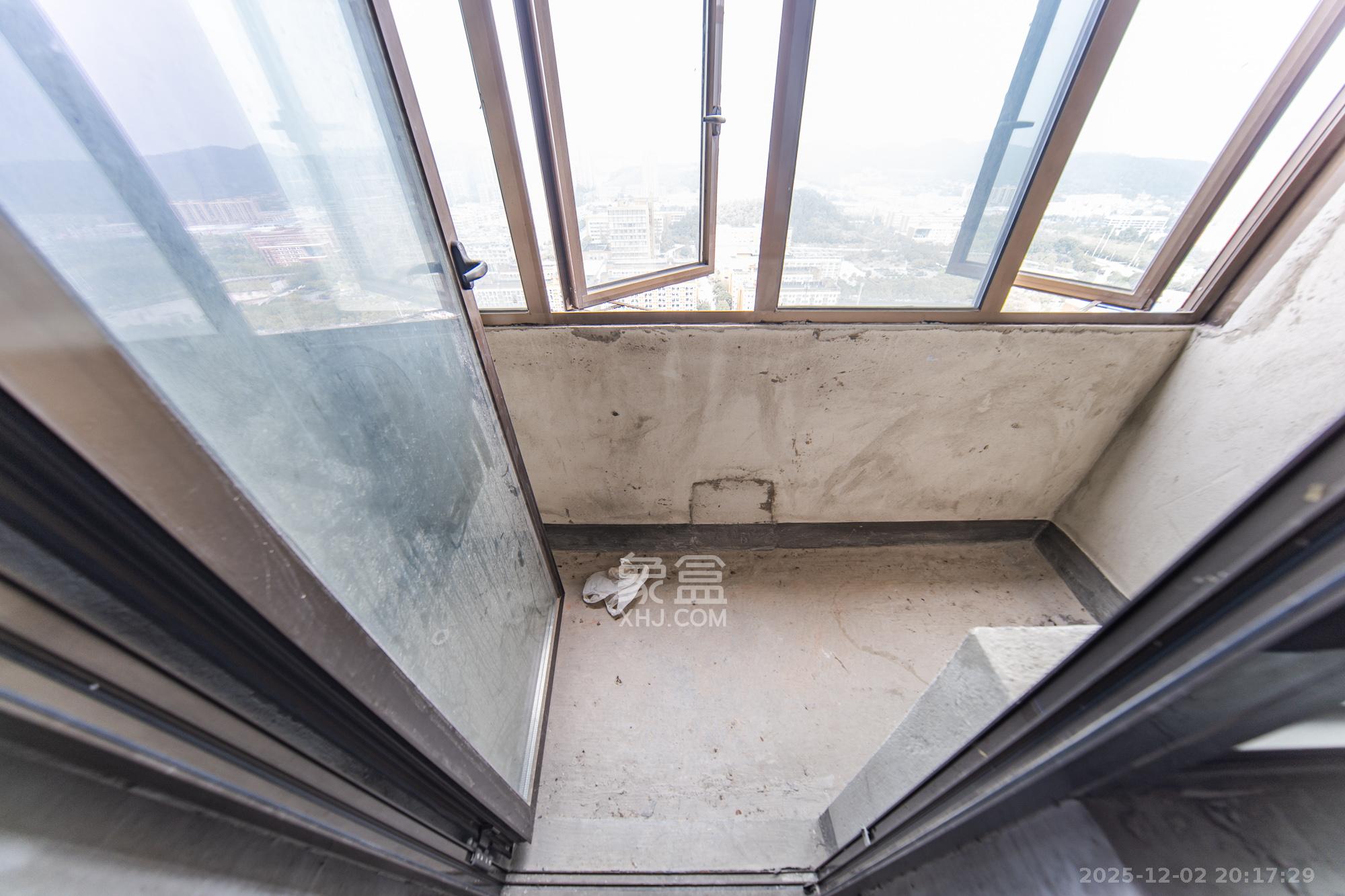 江山帝景哈佛 3室2厅2卫 90.0万 江山帝景哈佛 3室2厅2卫 90.0万阳台