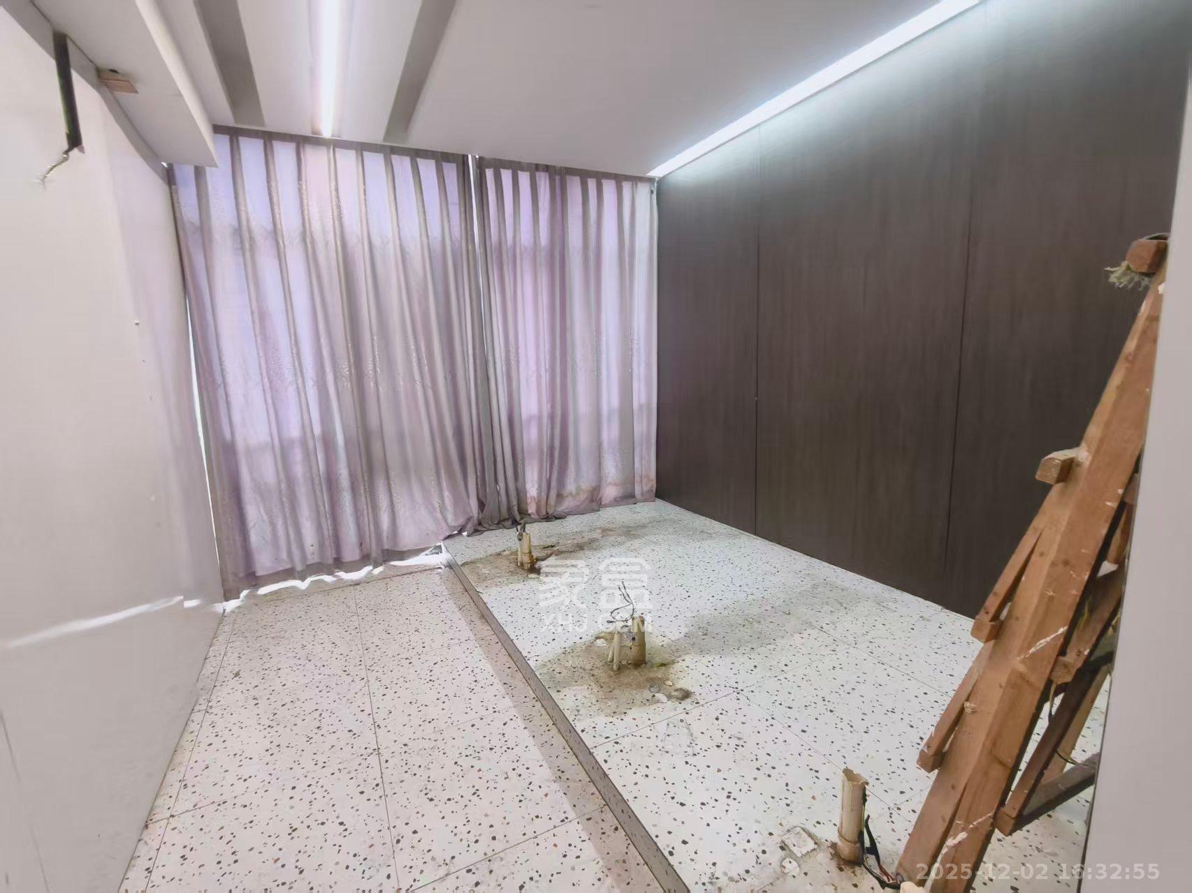 阳光100一期、四五期 6室2厅3卫 12000.0元/月 阳光100一期、四五期 6室2厅3卫 12000.0元/月室内图