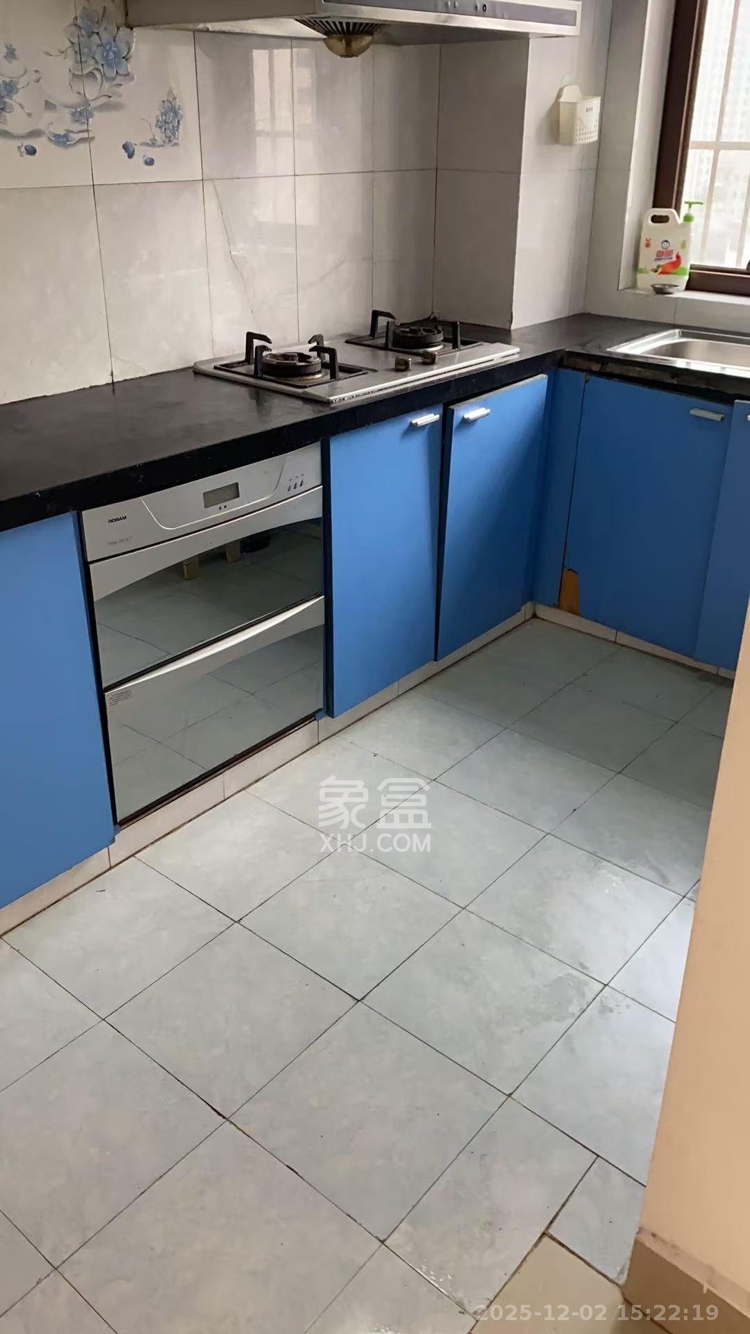 鑫天山水洲城  3室2厅2卫    1900.0元/月室内图