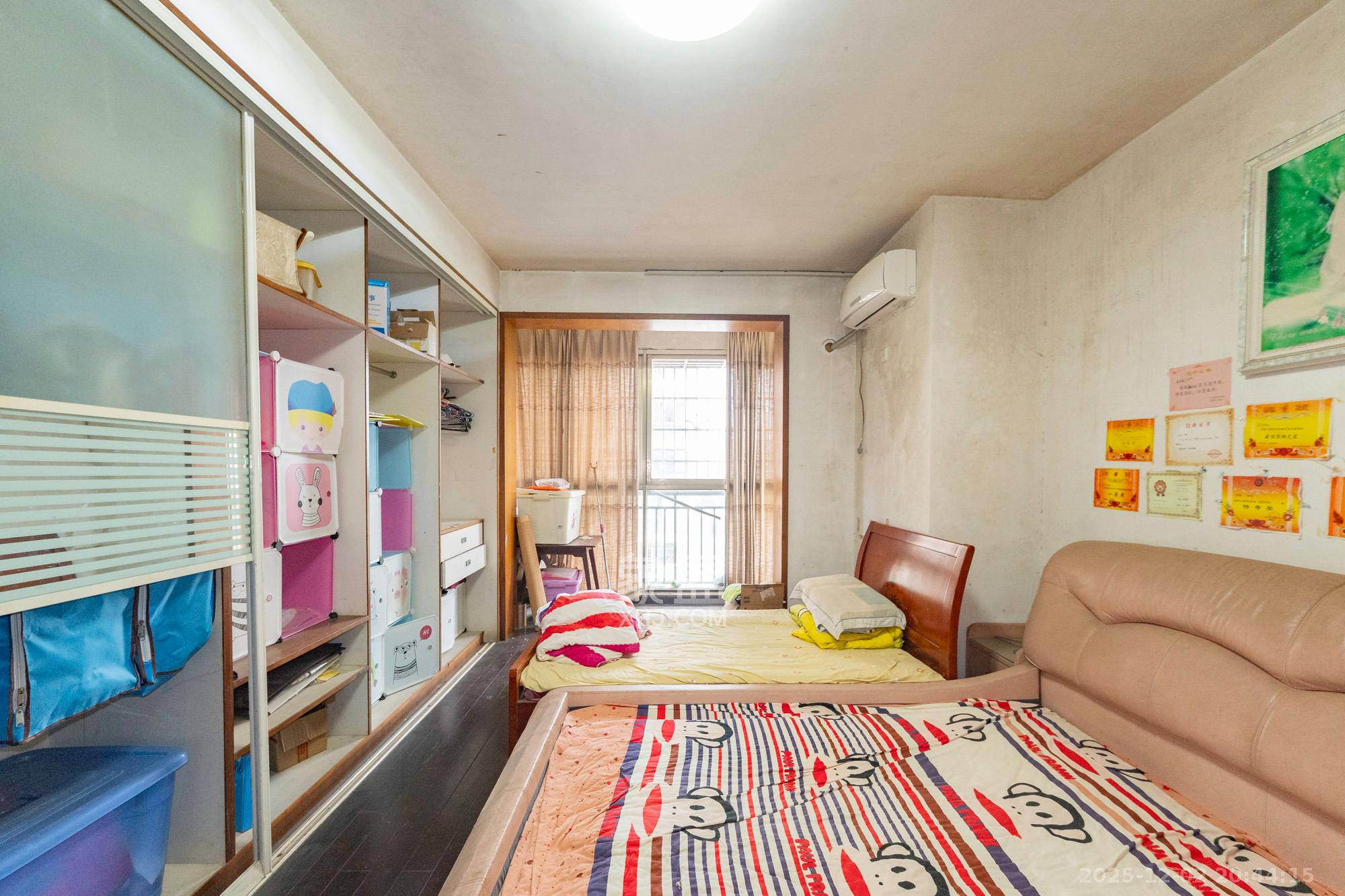 阳光丽景 3室2厅2卫 59.8万 阳光丽景 3室2厅2卫 59.8万卧室