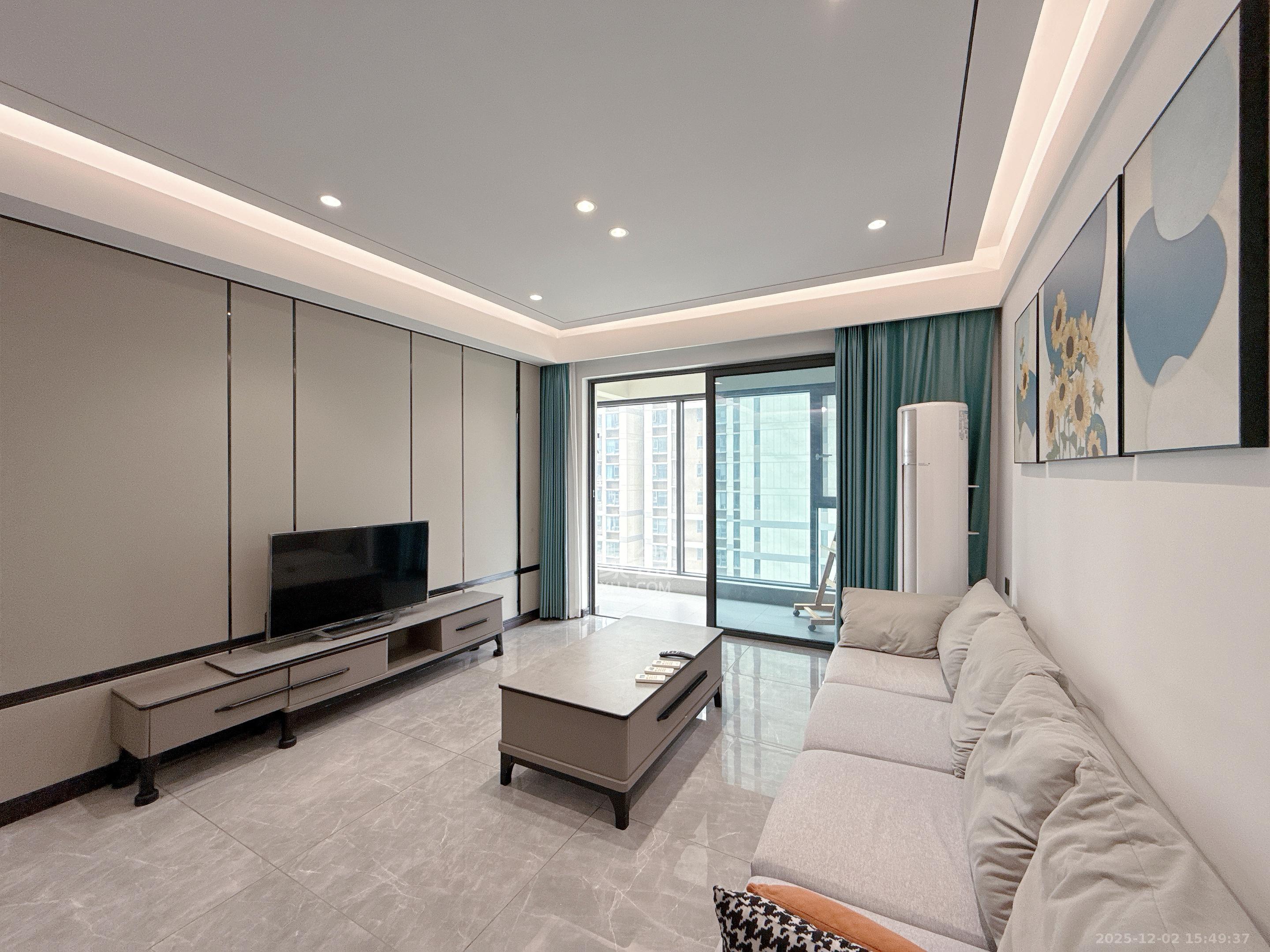 卓越中寰  3室2厅2卫    4300.0元/月