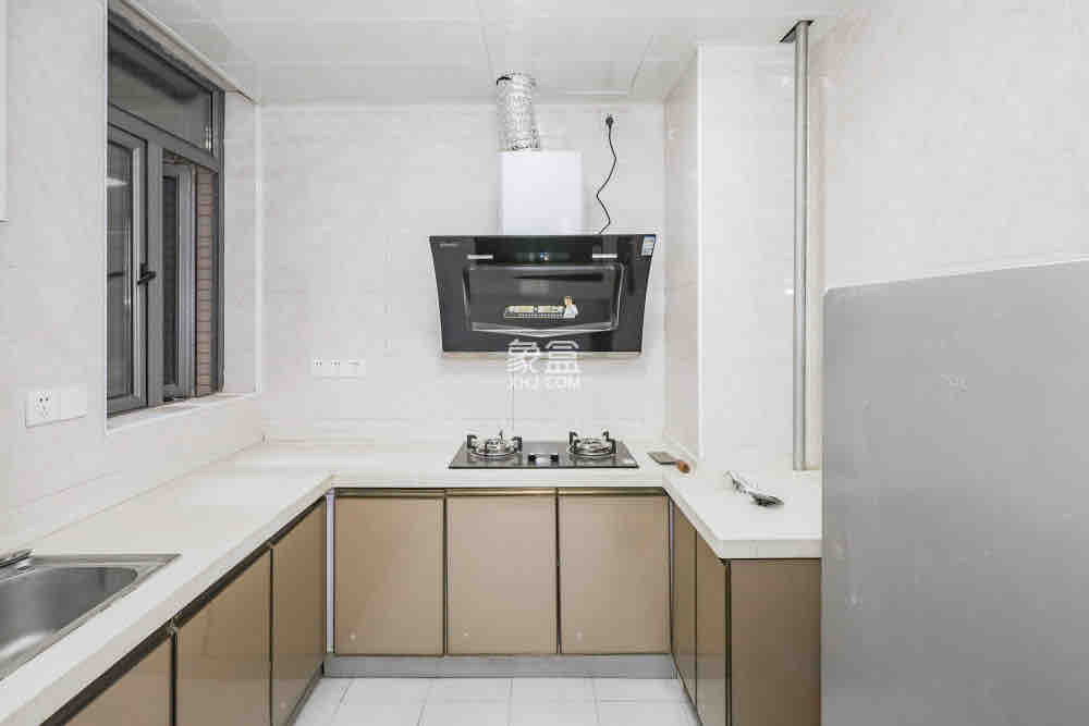 八方小区C区  1室2厅2卫    3800.0元/月户型图